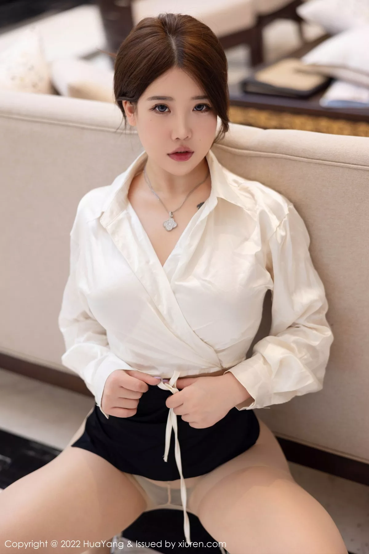 秀人集.com_[HuaYang花漾]Vol.516_模特小海臀Rena西双版纳旅拍黑短裙下无内肉丝秀翘臀诱惑写真83P