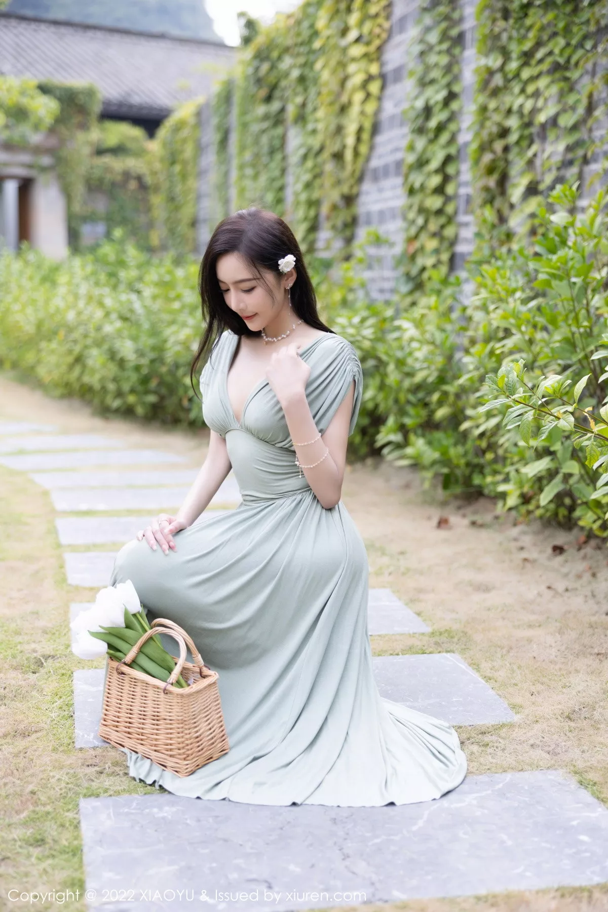 秀人集.com_[XiaoYu画语界]Vol.896_女神王馨瑶yanni杭州旅拍灰绿色连衣裙+白色比基尼迷人诱惑写真93P