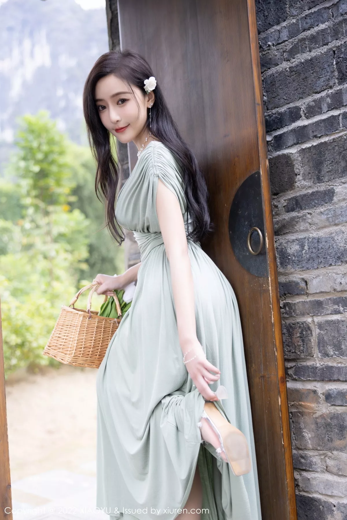秀人集.com_[XiaoYu画语界]Vol.896_女神王馨瑶yanni杭州旅拍灰绿色连衣裙+白色比基尼迷人诱惑写真93P