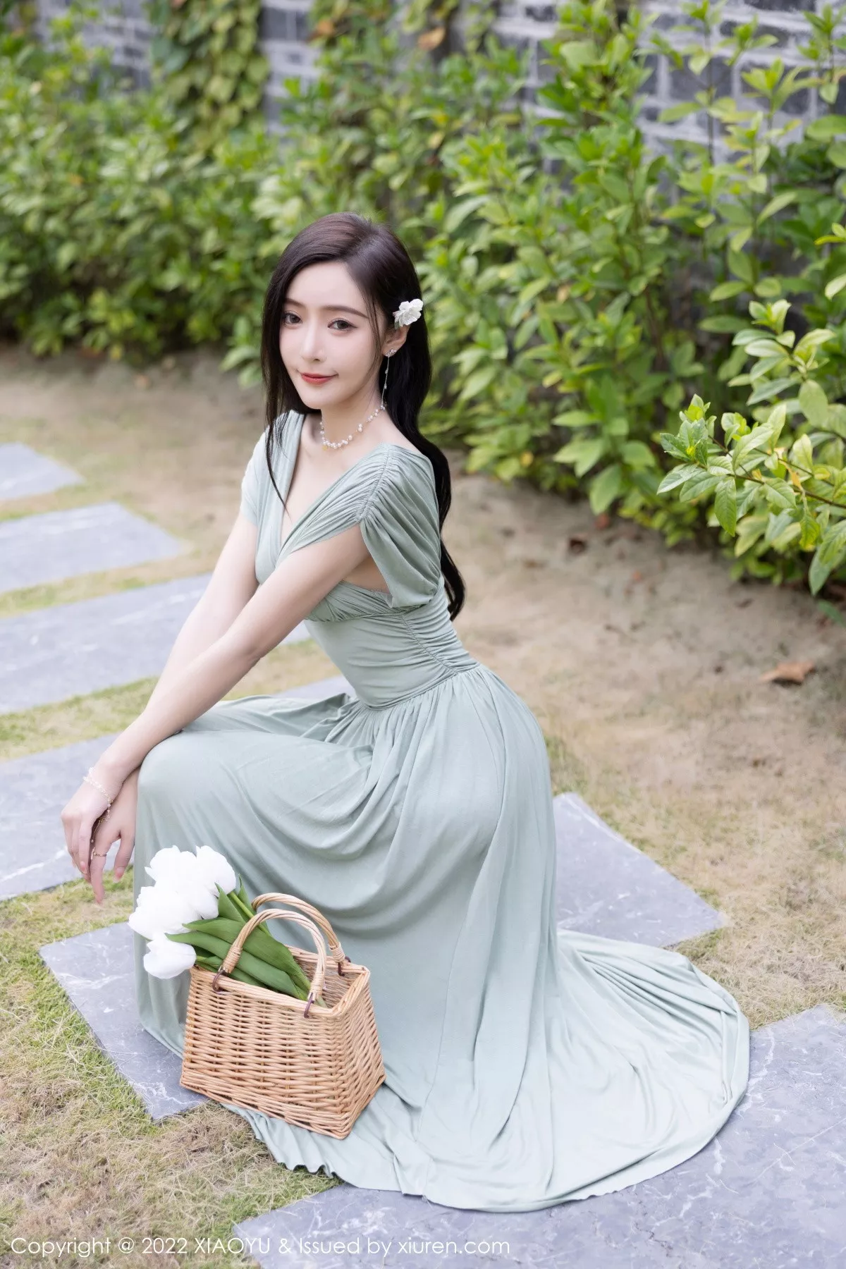 秀人集.com_[XiaoYu画语界]Vol.896_女神王馨瑶yanni杭州旅拍灰绿色连衣裙+白色比基尼迷人诱惑写真93P