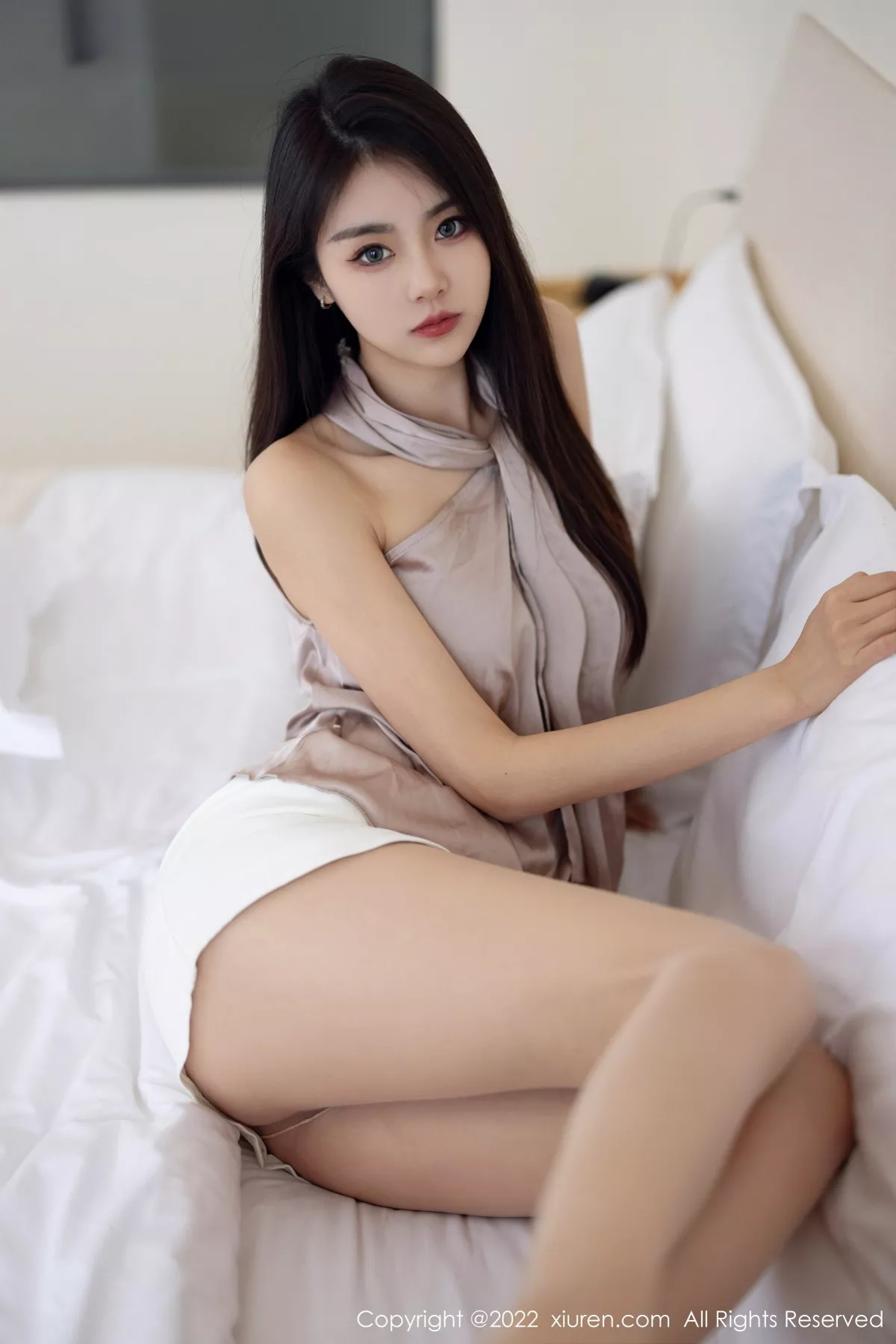 秀人集.com_[XiuRen秀人网]No.5804_模特可乐Vicky淡紫色上衣配白色短裙露超薄肉丝秀美腿诱惑写真84P