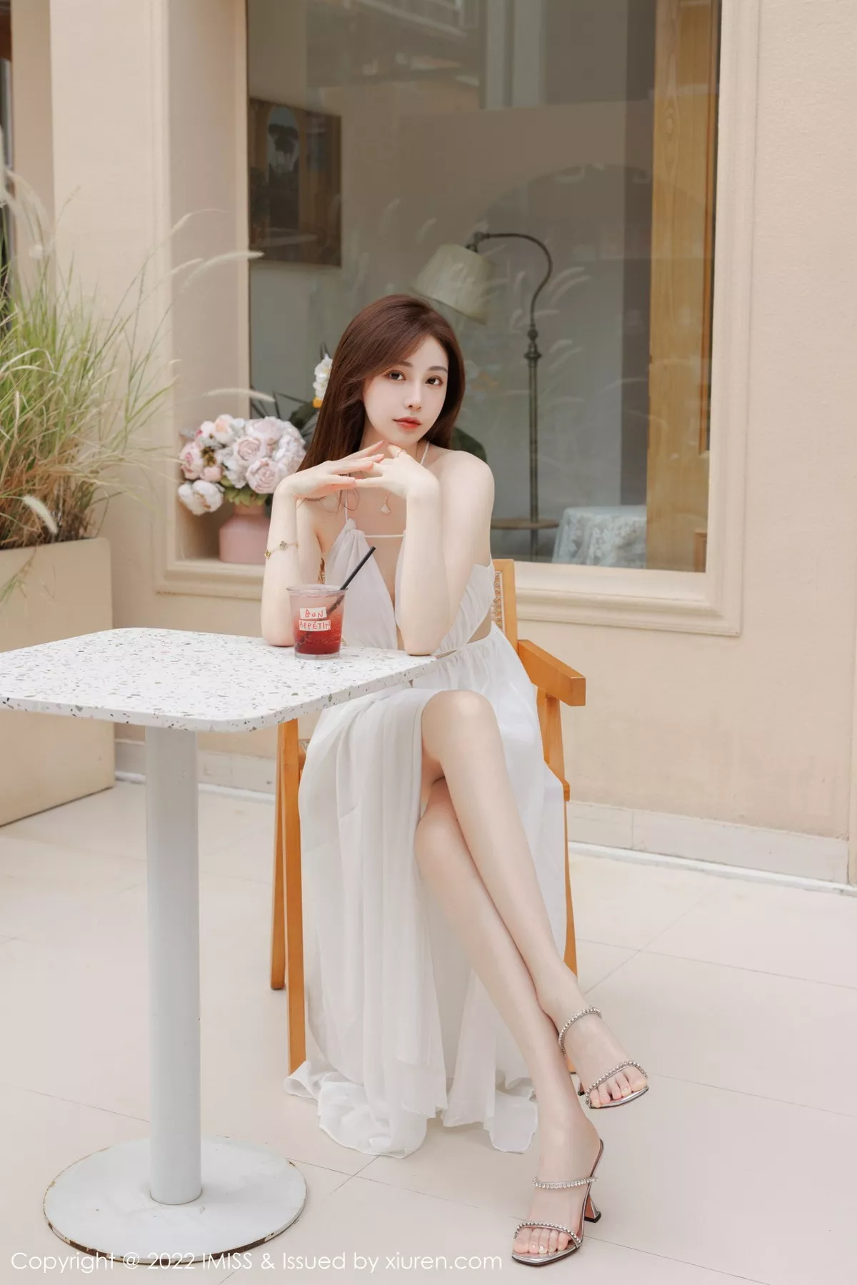 秀人集.com_[IMISS爱蜜社]Vol.706_气质女神Lynn刘奕宁户外场景性感白色长裙秀曼妙身材迷人写真41P