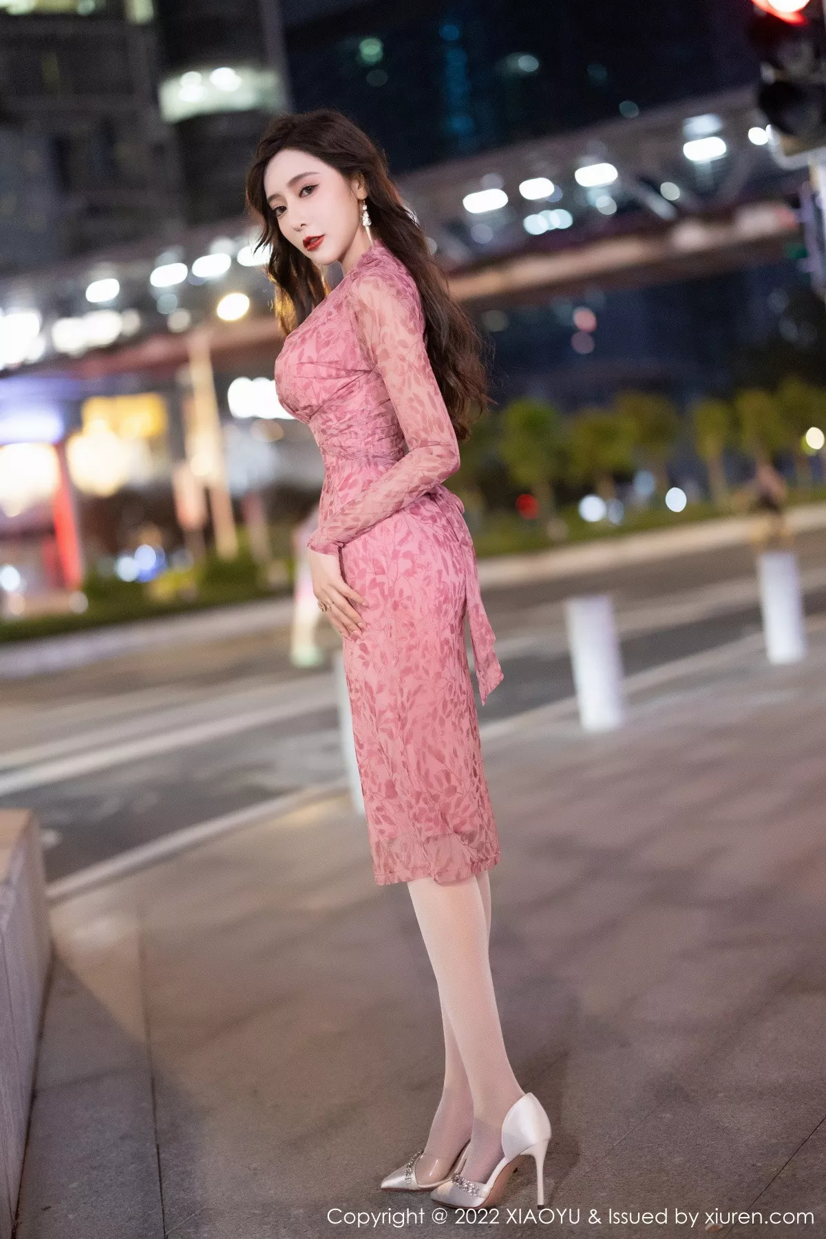 秀人集.com_[XiaoYu画语界]Vol.899_女神王馨瑶yanni脱浅红连衣短裙露白色内衣配超薄肉丝诱惑写真82P