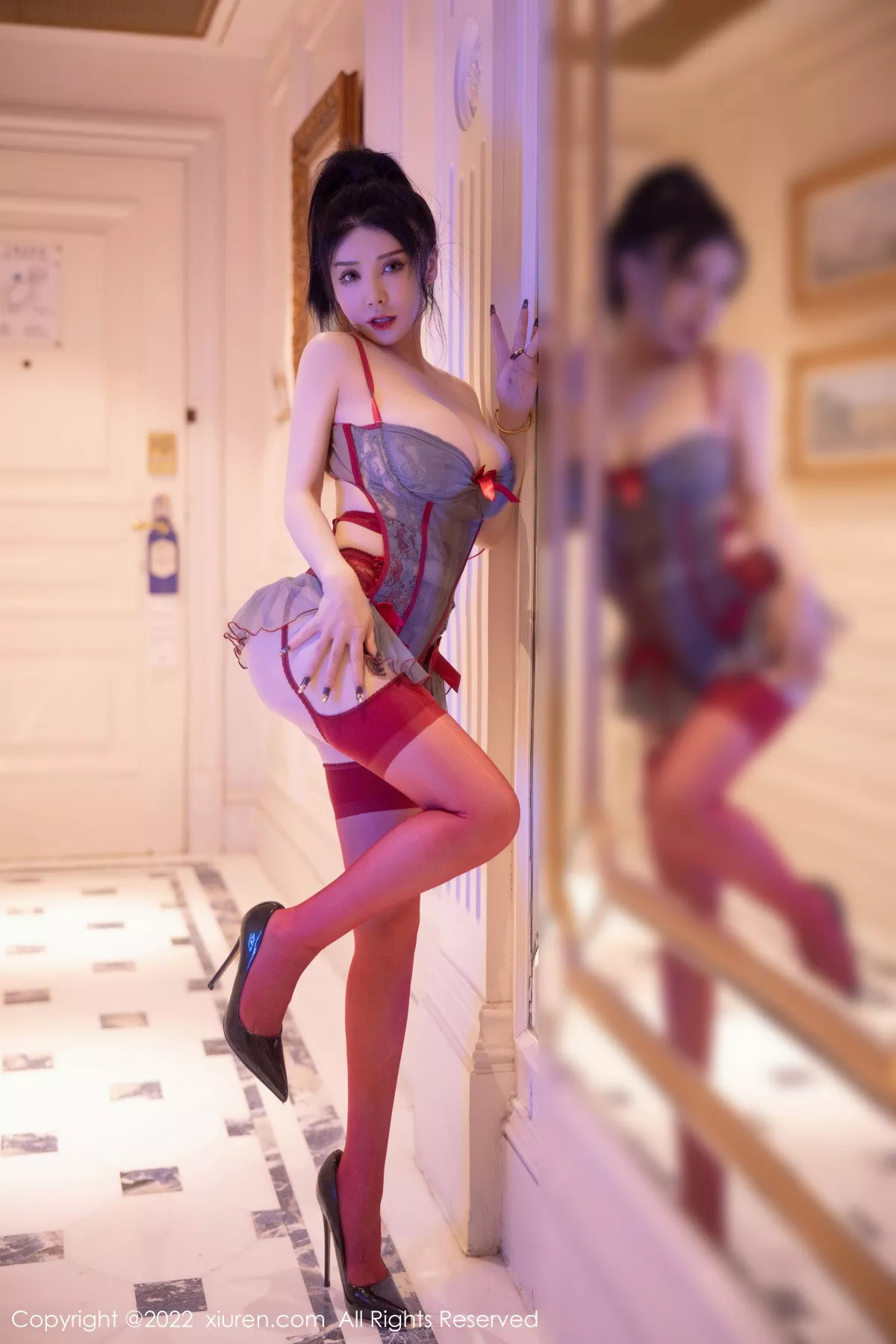 秀人集.com_[XiuRen秀人网]No.5818_模特潘娇娇性感灰色情趣服配红丝吊袜秀巨乳肥臀撩人诱惑写真81P