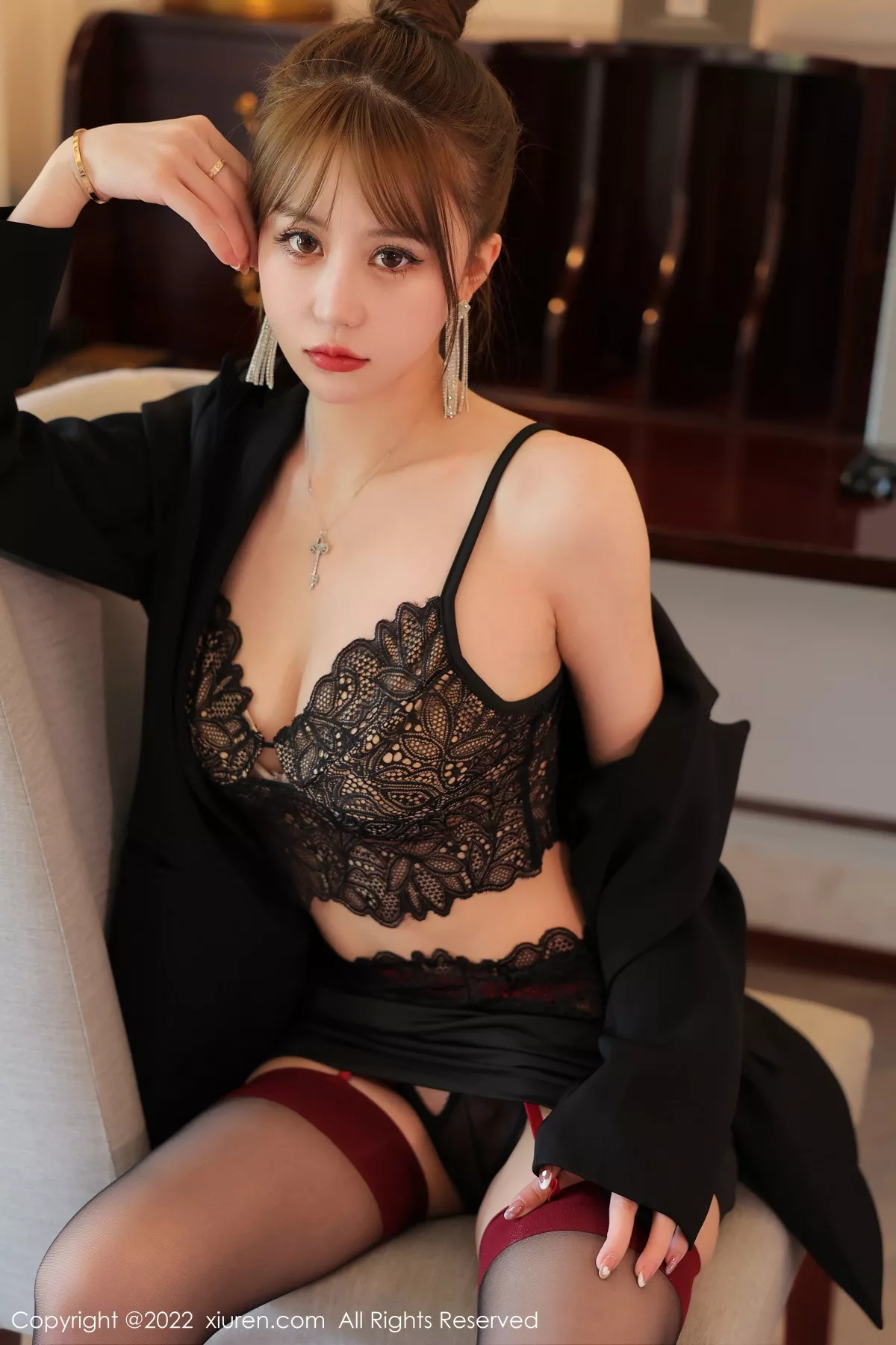 秀人集.com_[XiuRen秀人网]No.5822_模特tina_甜仔海南旅拍黑色蕾丝内衣配黑丝吊袜撩人诱惑写真54P