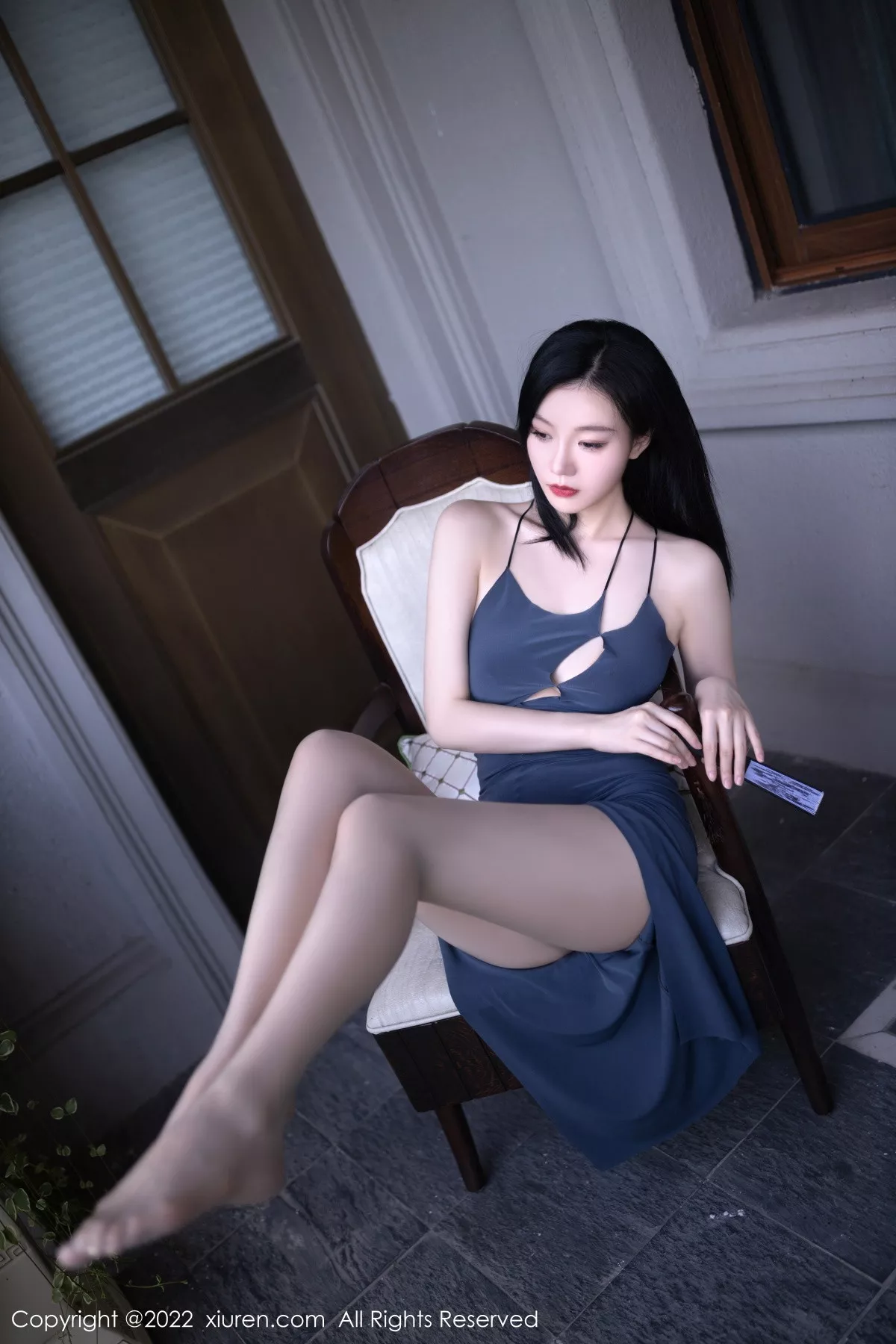 秀人集.com_[XiuRen秀人网]No.5824_模特安然anran北京旅拍蓝灰色连衣短裙秀曼妙身姿迷人诱惑写真90P