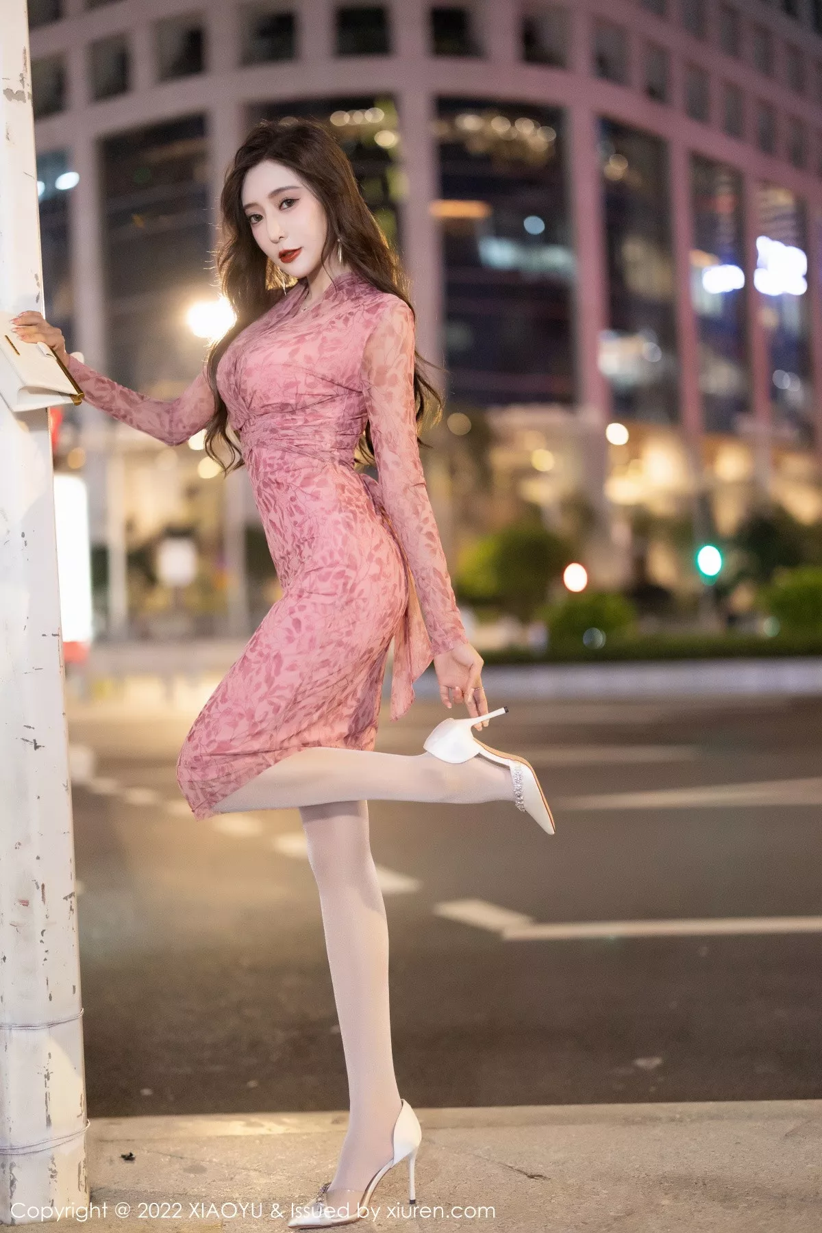 秀人集.com_[XiaoYu画语界]Vol.899_女神王馨瑶yanni脱浅红连衣短裙露白色内衣配超薄肉丝诱惑写真82P