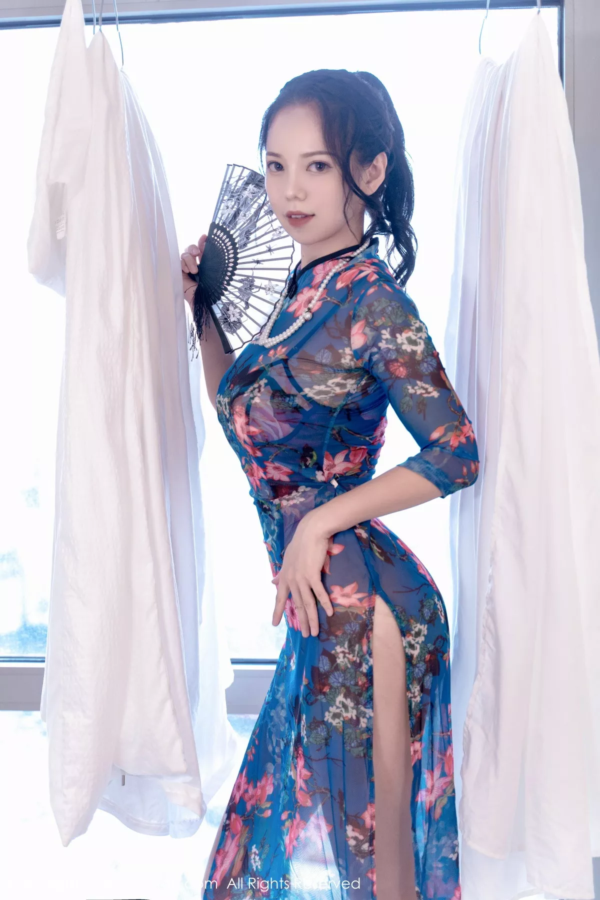 秀人集.com_[XiuRen秀人网]No.5819_模特大美妞儿私房半脱薄透旗袍露性感内衣配蕾丝肉袜诱惑写真63P