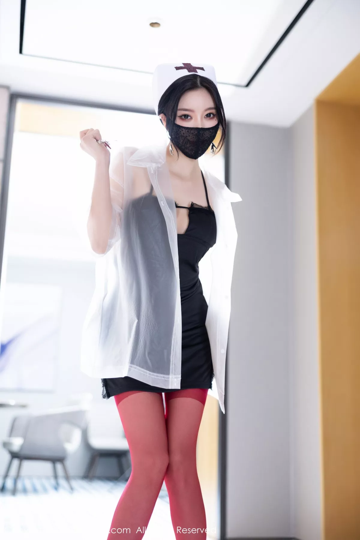 秀人集.com_[XiuRen秀人网]No.5751_女神杨晨晨Yome万圣节主题黑色吊带上衣配红丝袜完美诱惑写真90P