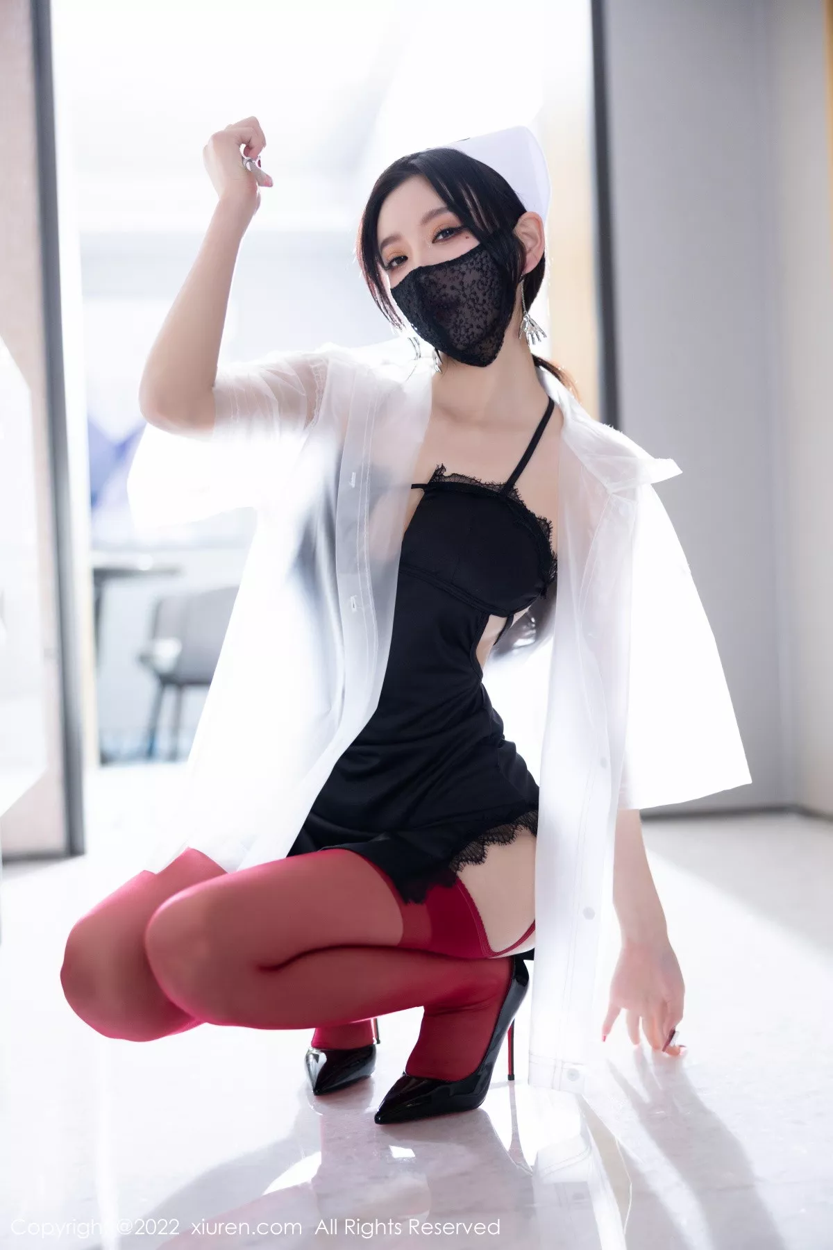秀人集.com_[XiuRen秀人网]No.5751_女神杨晨晨Yome万圣节主题黑色吊带上衣配红丝袜完美诱惑写真90P
