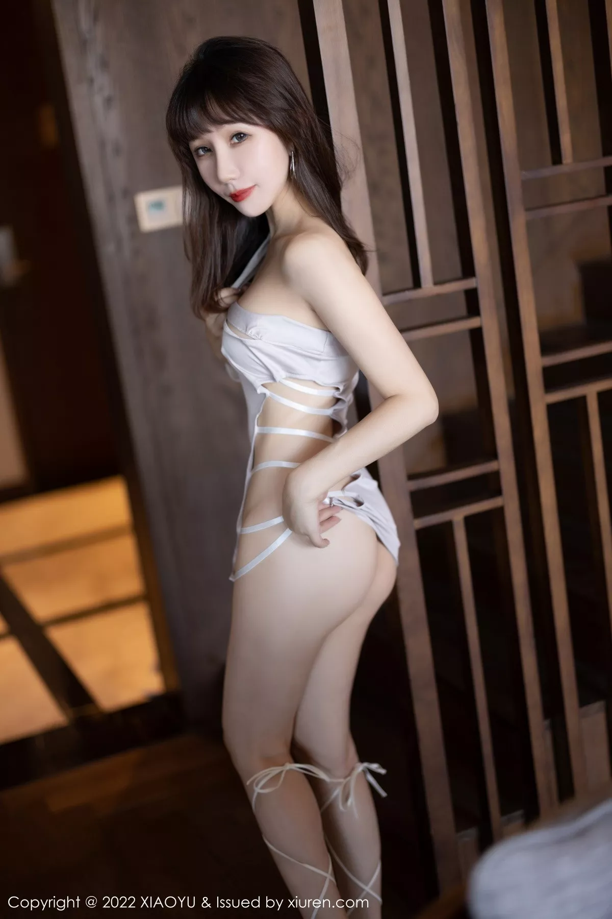 秀人集.com_[XiaoYu画语界]Vol.900_模特波巧酱浅紫色露肩连衣短裙配白色高跟秀曼妙身姿迷人写真81P