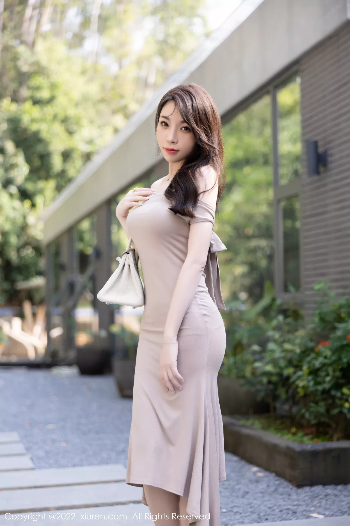 秀人集.com_[XiuRen秀人网]No.5839_女神徐莉芝Booty性感粉灰色露肩连衣裙配超薄肉丝迷人诱惑写真86P