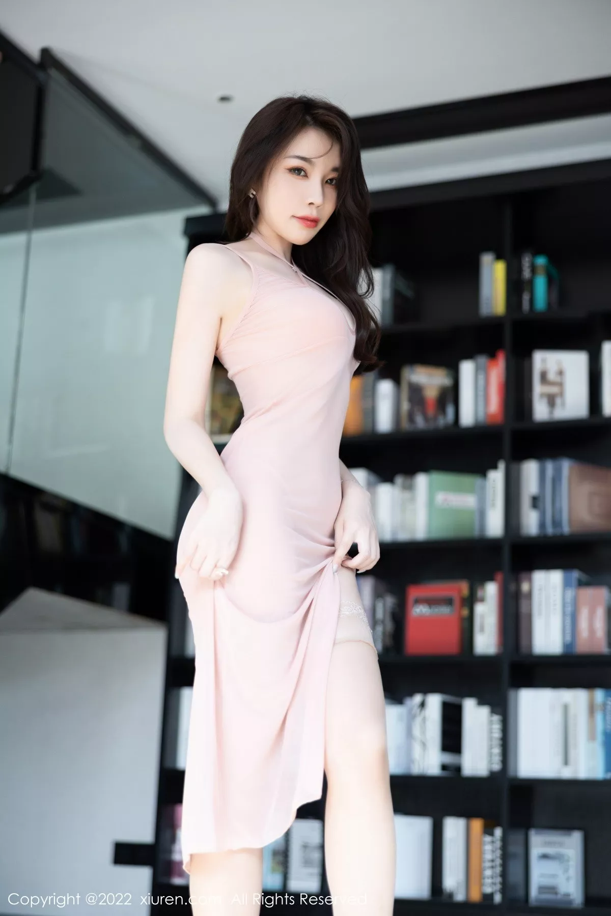 秀人集.com_[XiuRen秀人网]No.5839_女神徐莉芝Booty性感粉灰色露肩连衣裙配超薄肉丝迷人诱惑写真86P