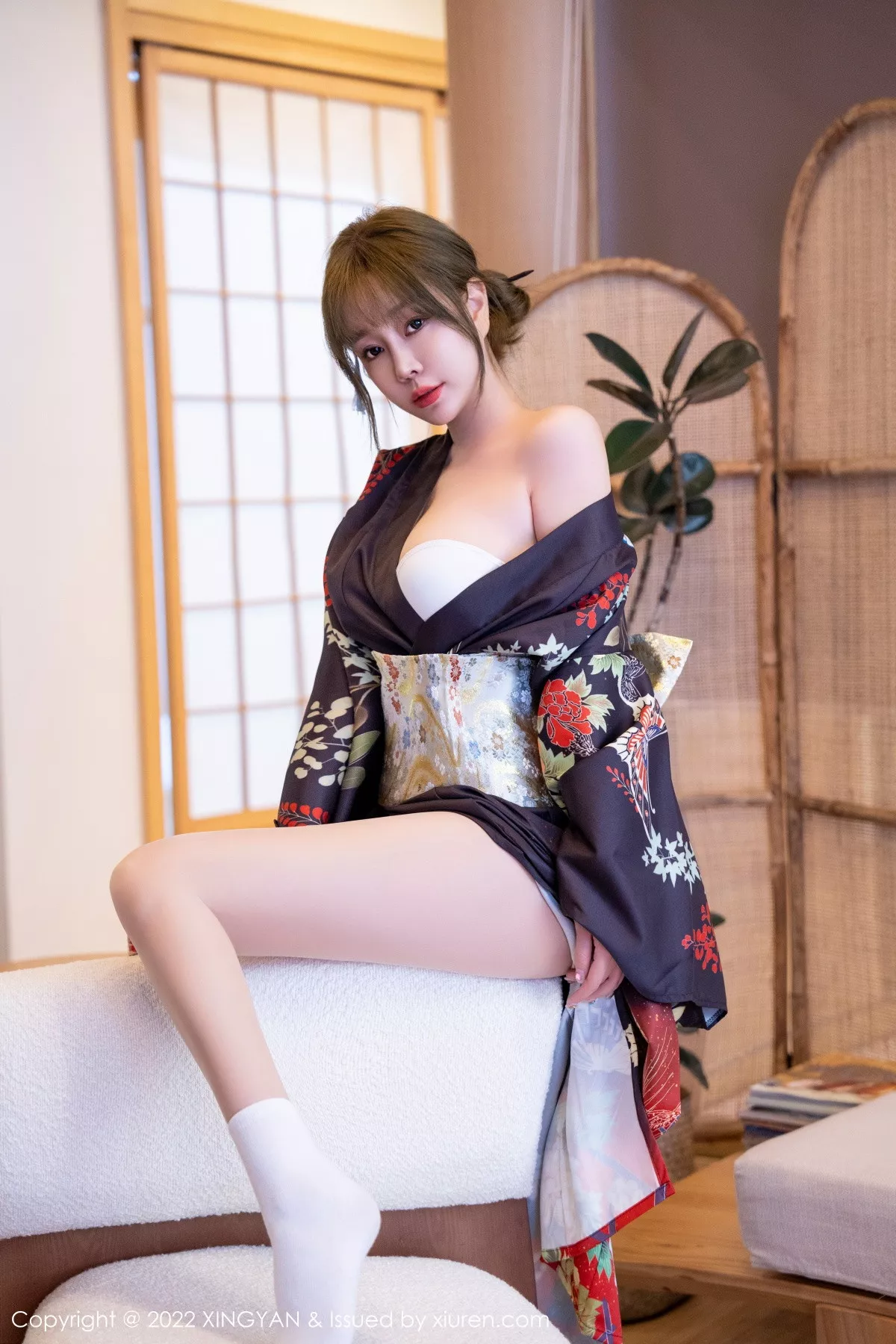 秀人集.com_[XINGYAN星颜社]VOL.154_女神王雨纯脱深色日式和服露性感白色内衣配超薄肉丝诱惑写真82P