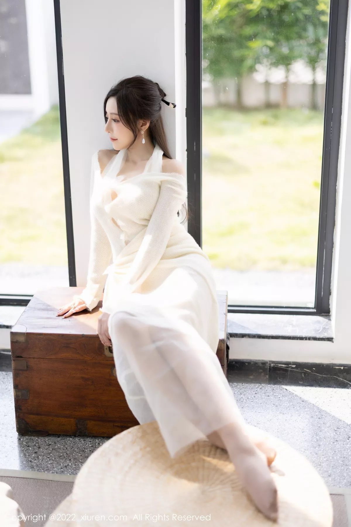秀人集.com_[XiuRen秀人网]No.5846_女神王馨瑶yanni性感白色连衣裙配超薄肉丝秀翘臀美腿诱惑写真87P