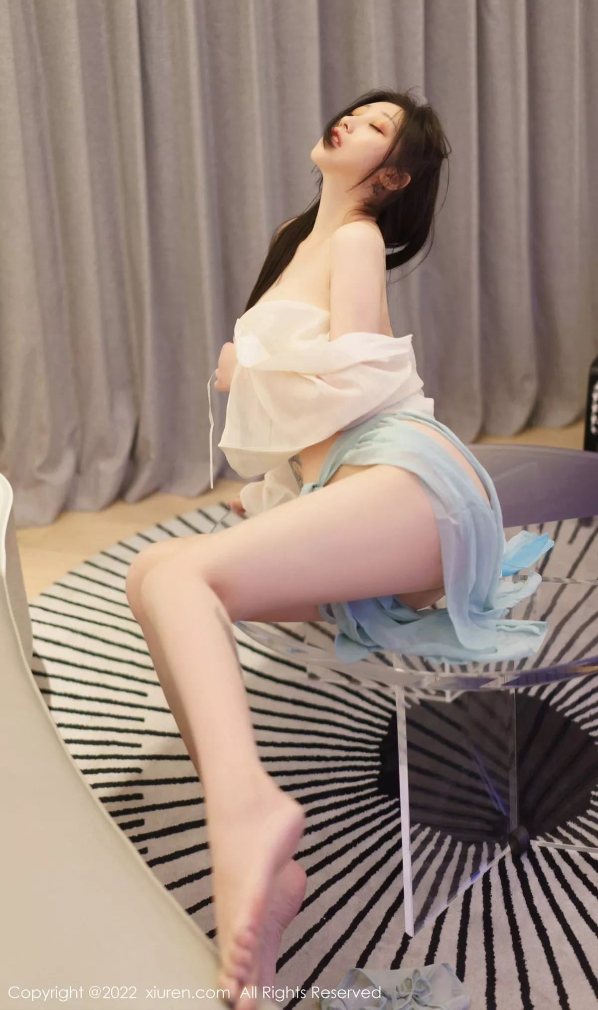 秀人集.com_[XiuRen秀人网]No.5844_女神妲己_Toxic心愿旅拍性感浅色古装服饰秀雪峰美臀诱惑写真68P