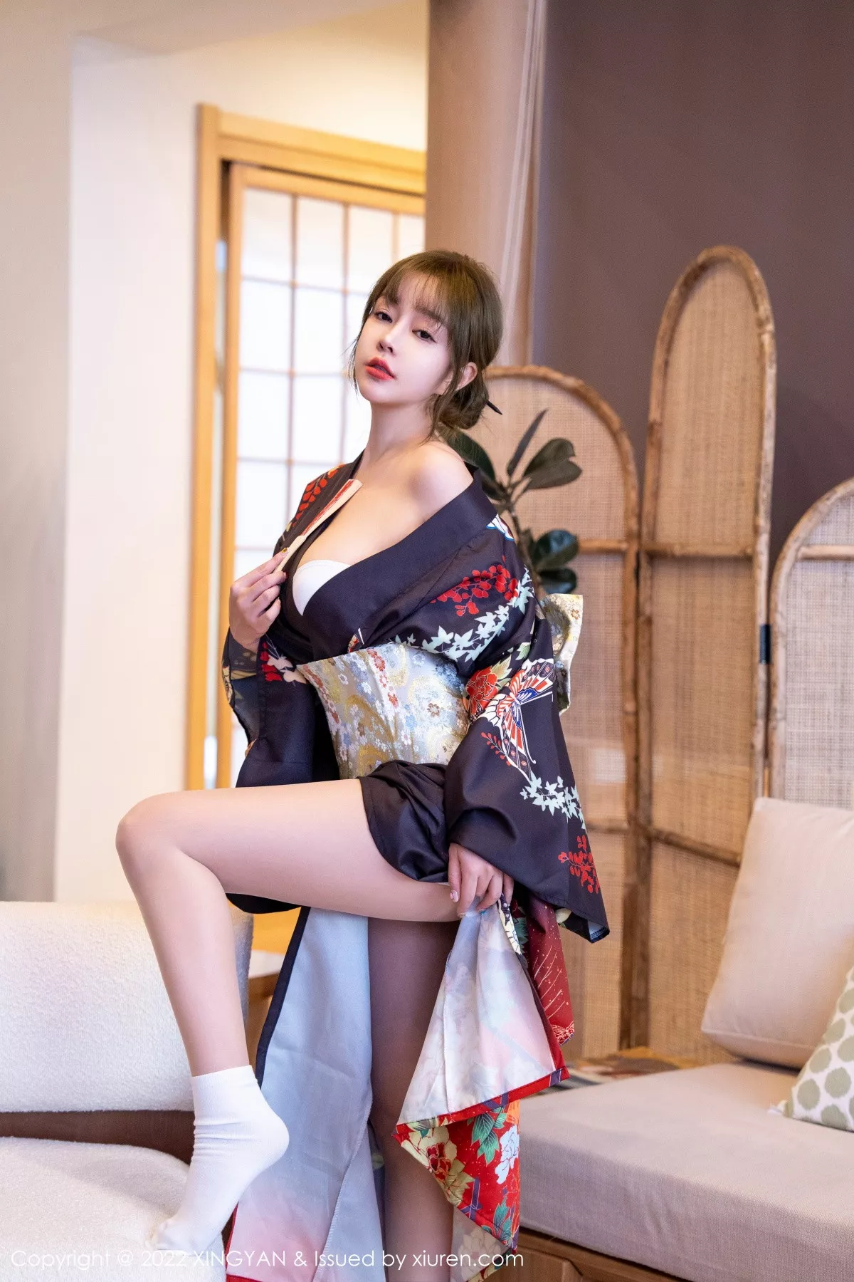 秀人集.com_[XINGYAN星颜社]VOL.154_女神王雨纯脱深色日式和服露性感白色内衣配超薄肉丝诱惑写真82P