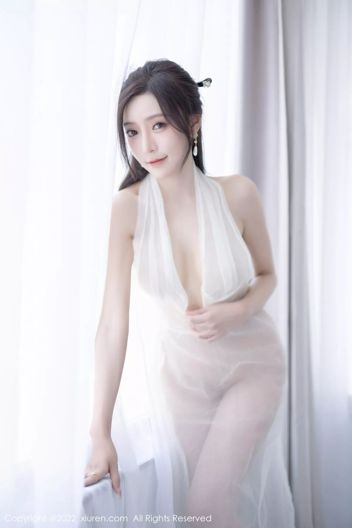 秀人集.com_[XiuRen秀人网]No.5846_女神王馨瑶yanni性感白色连衣裙配超薄肉丝秀翘臀美腿诱惑写真87P