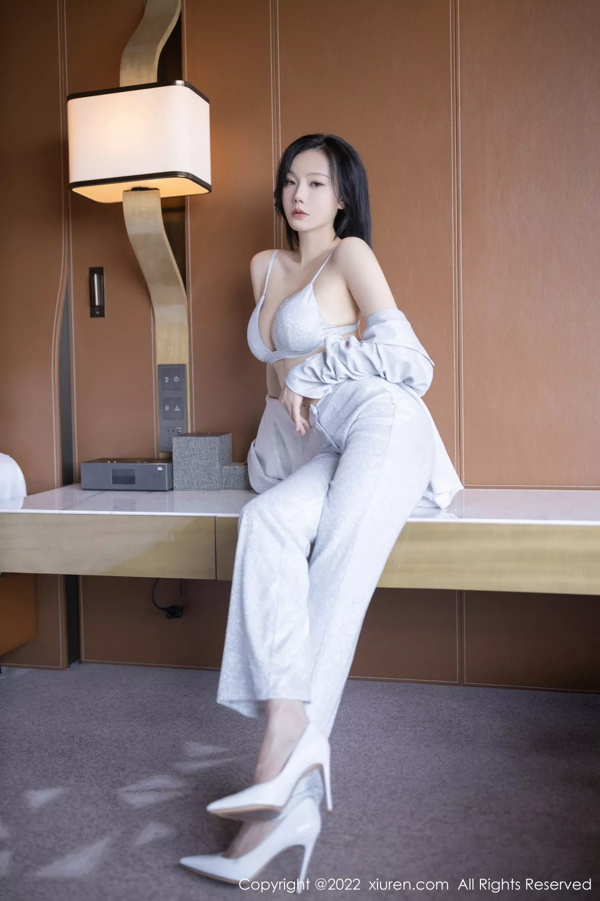 秀人集.com_[XiuRen秀人网]No.5859_模特安然anran脱银色西服露性感银色内衣秀完美身材诱惑写真76P