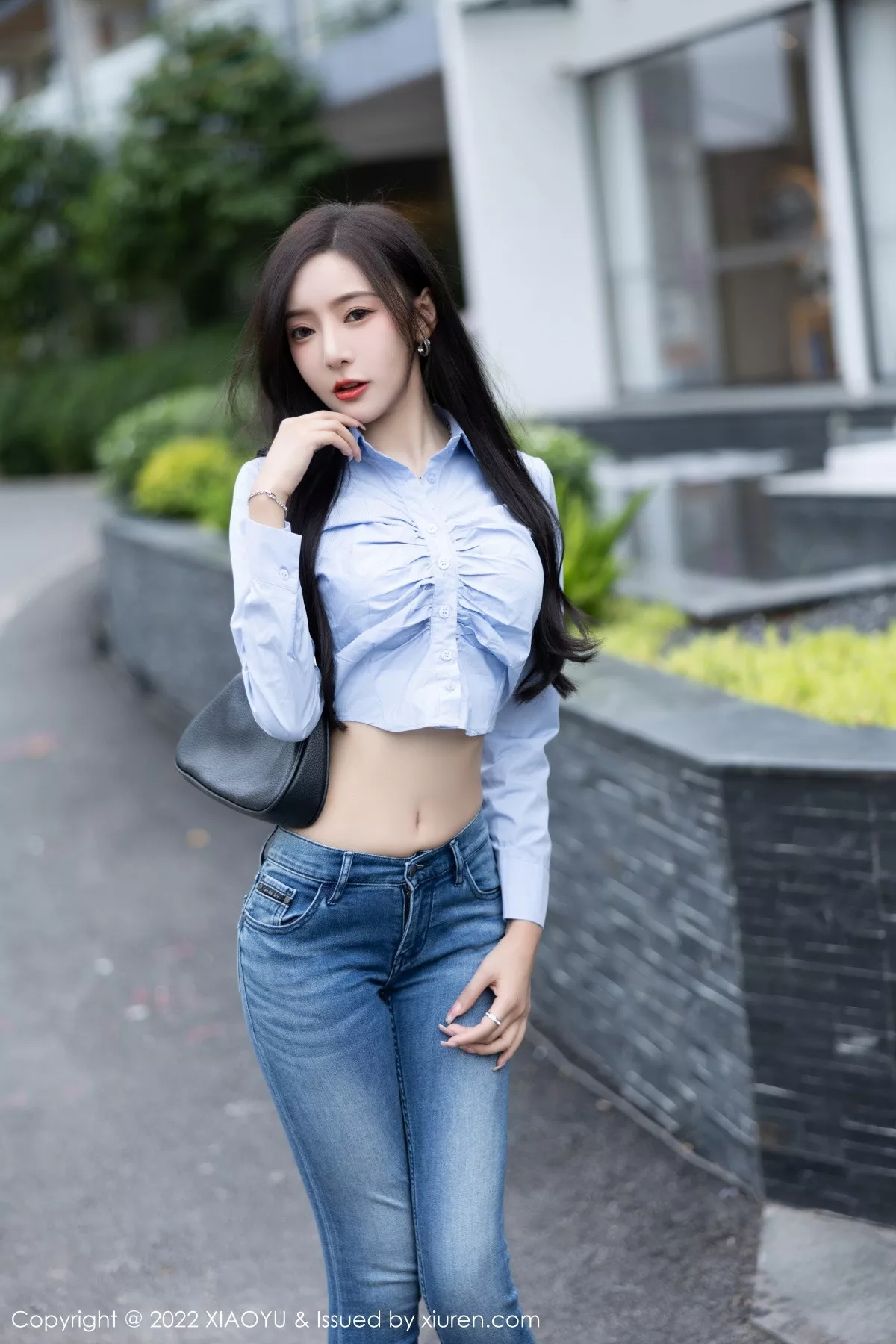 秀人集.com_[XiaoYu画语界]Vol.904_女神王馨瑶yanni杭州旅拍浅蓝T恤配牛仔裤露白色内衣诱惑写真88P