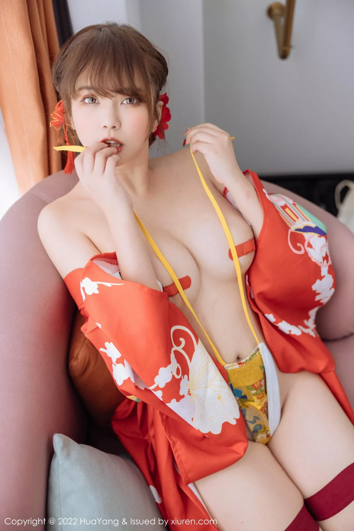 秀人集.com_[HuaYang花漾]Vol.518_模特张思允Nice西双版纳旅拍红色真空和服半脱露豪乳诱惑写真64P