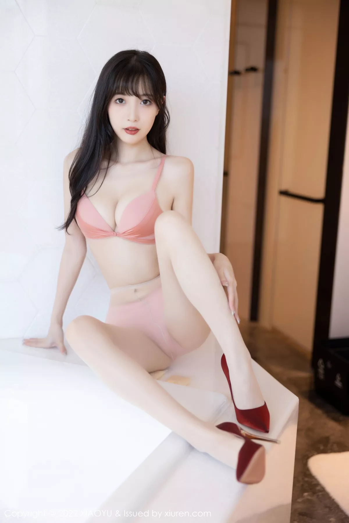 秀人集.com_[XiaoYu画语界]Vol.906_模特林星阑半脱露性感粉色内衣配超薄肉丝秀完美身材诱惑写真84P