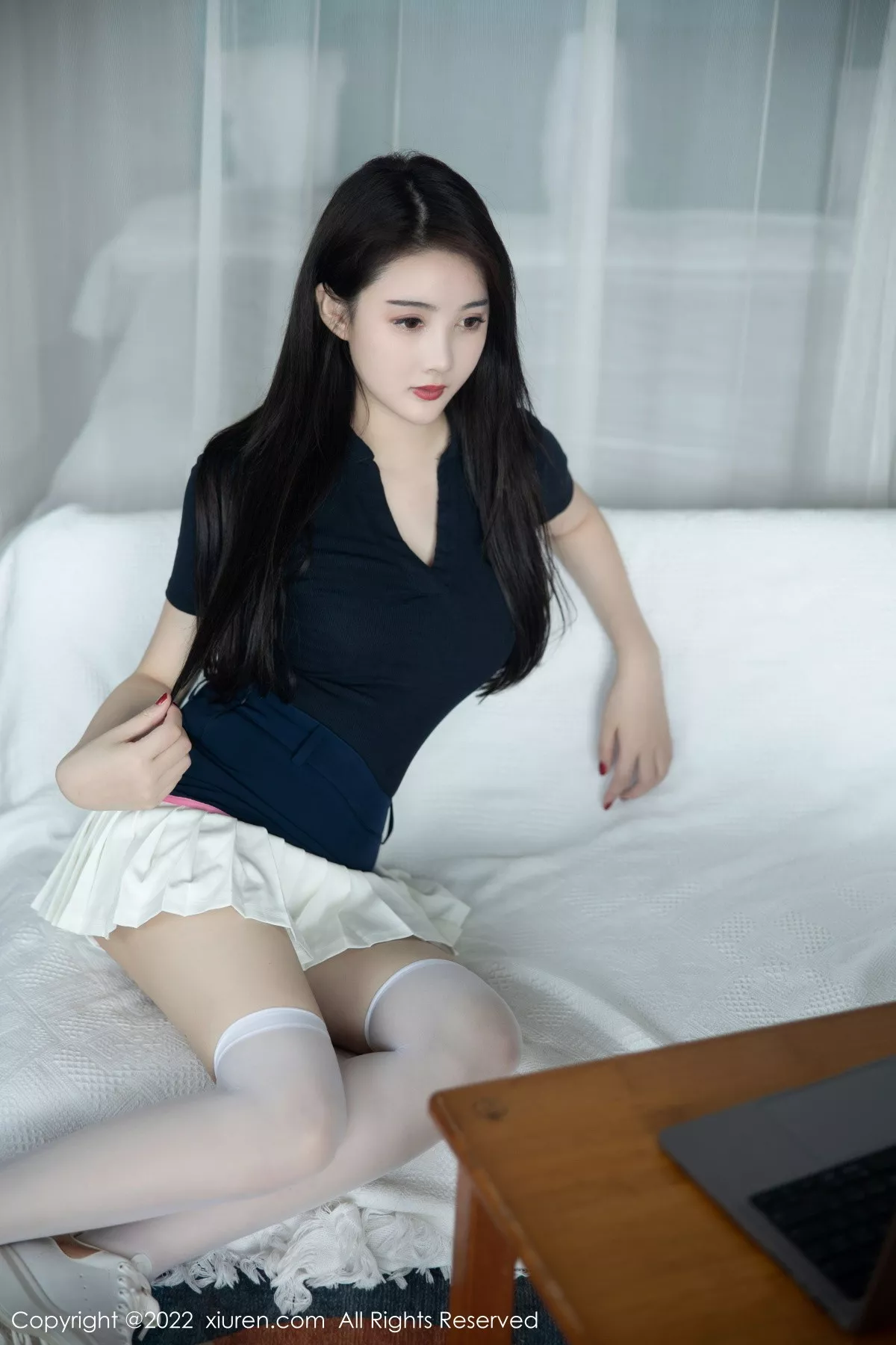 秀人集.com_[XiuRen秀人网]No.5870_模特Summer宝宝深色上衣配白短裙露性感粉色蕾丝内衣诱惑写真54P