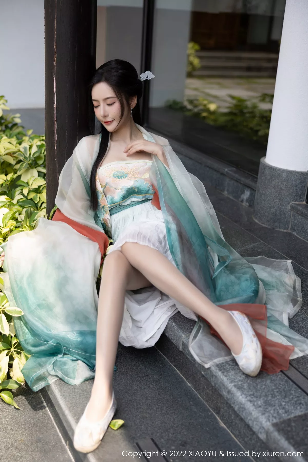 秀人集.com_[XiaoYu画语界]Vol.889_女神王馨瑶yanni杭州旅拍户外场景性感浅色古装服迷人诱惑写真92P