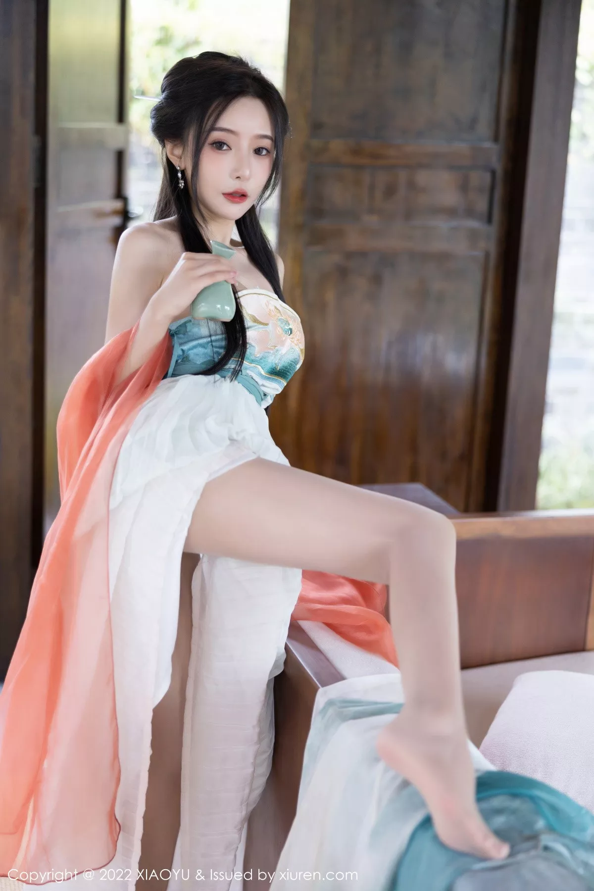 秀人集.com_[XiaoYu画语界]Vol.889_女神王馨瑶yanni杭州旅拍户外场景性感浅色古装服迷人诱惑写真92P