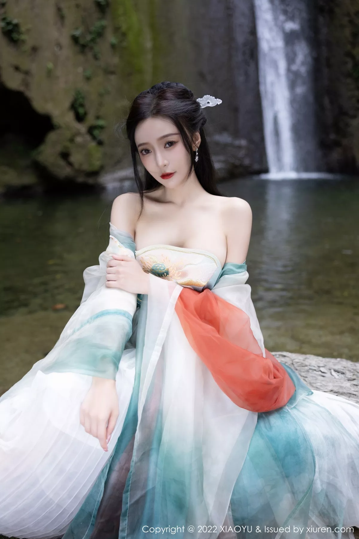 秀人集.com_[XiaoYu画语界]Vol.889_女神王馨瑶yanni杭州旅拍户外场景性感浅色古装服迷人诱惑写真92P
