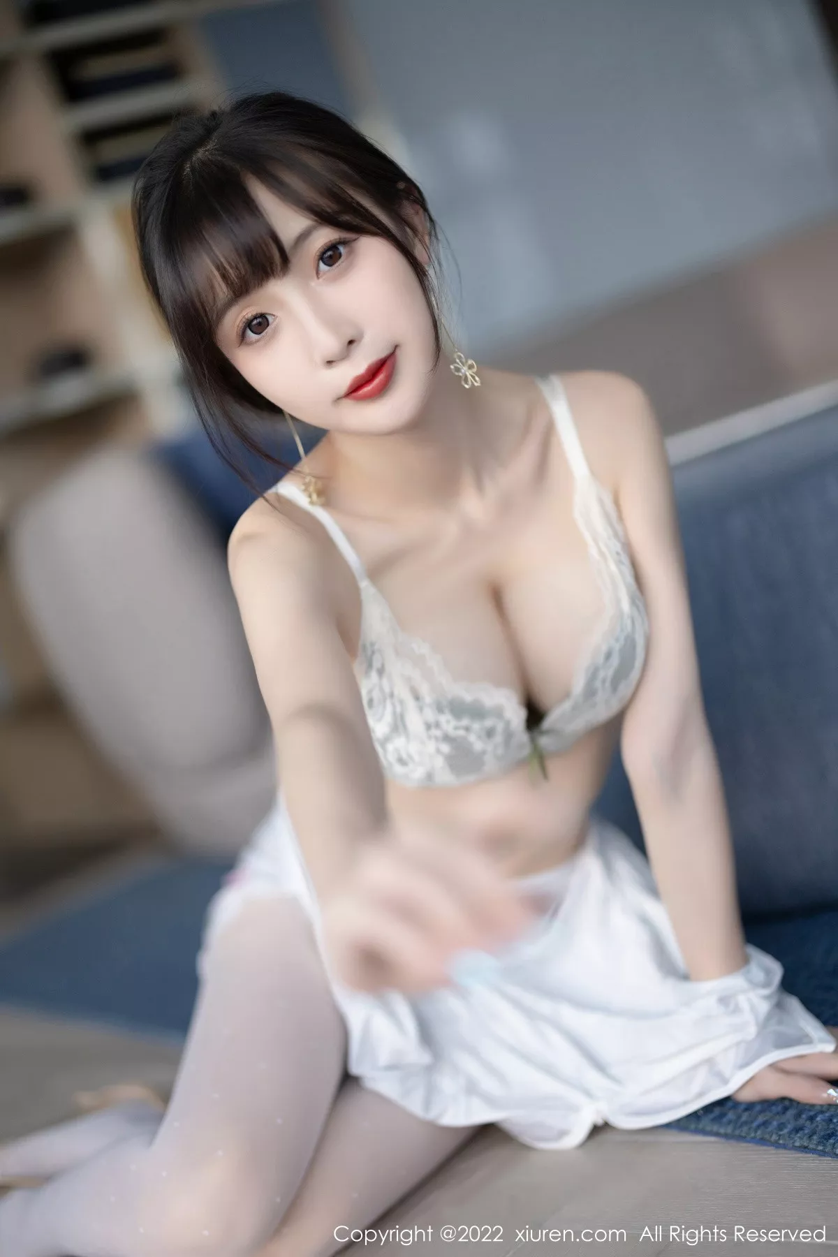 秀人集.com_[XiuRen秀人网]No.5757_模特林星阑白色图案旗袍露浅色蕾丝内衣配白丝袜甜美迷人写真90P