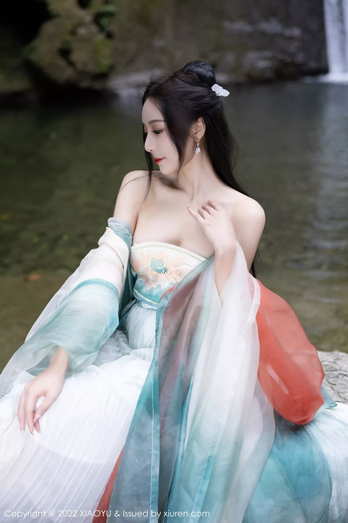 秀人集.com_[XiaoYu画语界]Vol.889_女神王馨瑶yanni杭州旅拍户外场景性感浅色古装服迷人诱惑写真92P