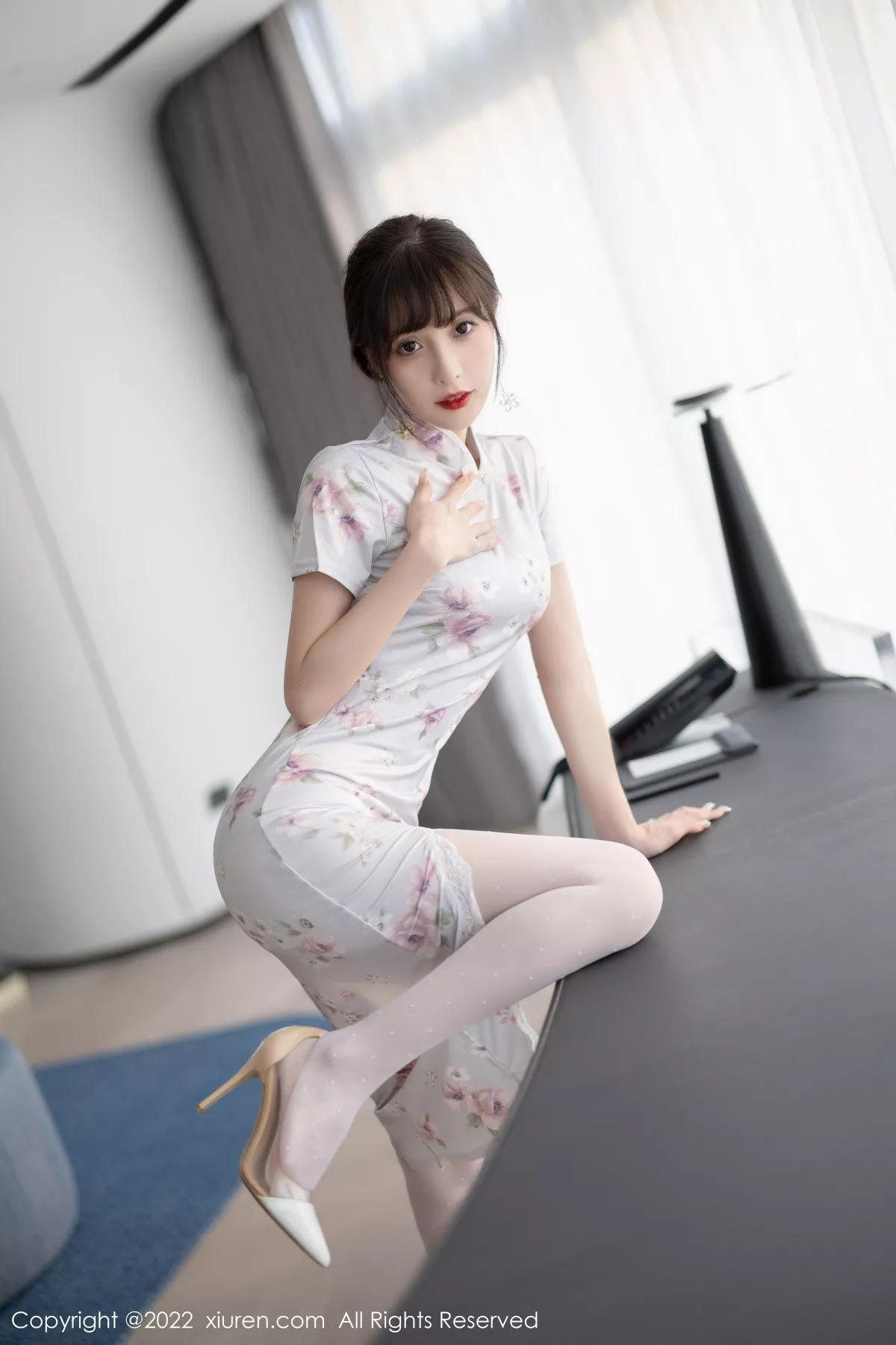 秀人集.com_[XiuRen秀人网]No.5757_模特林星阑白色图案旗袍露浅色蕾丝内衣配白丝袜甜美迷人写真90P