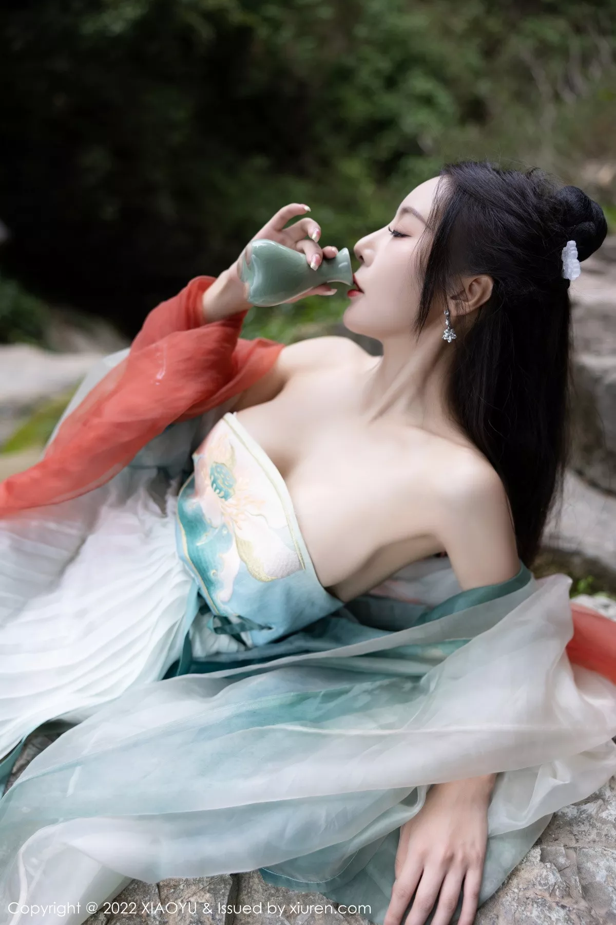 秀人集.com_[XiaoYu画语界]Vol.889_女神王馨瑶yanni杭州旅拍户外场景性感浅色古装服迷人诱惑写真92P