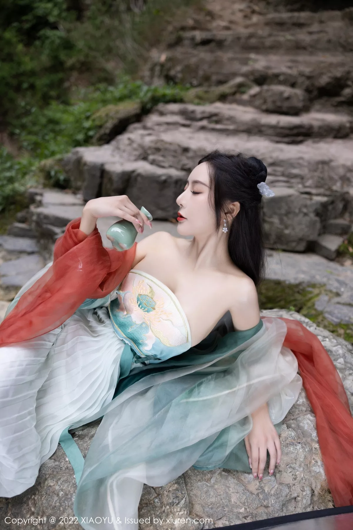 秀人集.com_[XiaoYu画语界]Vol.889_女神王馨瑶yanni杭州旅拍户外场景性感浅色古装服迷人诱惑写真92P