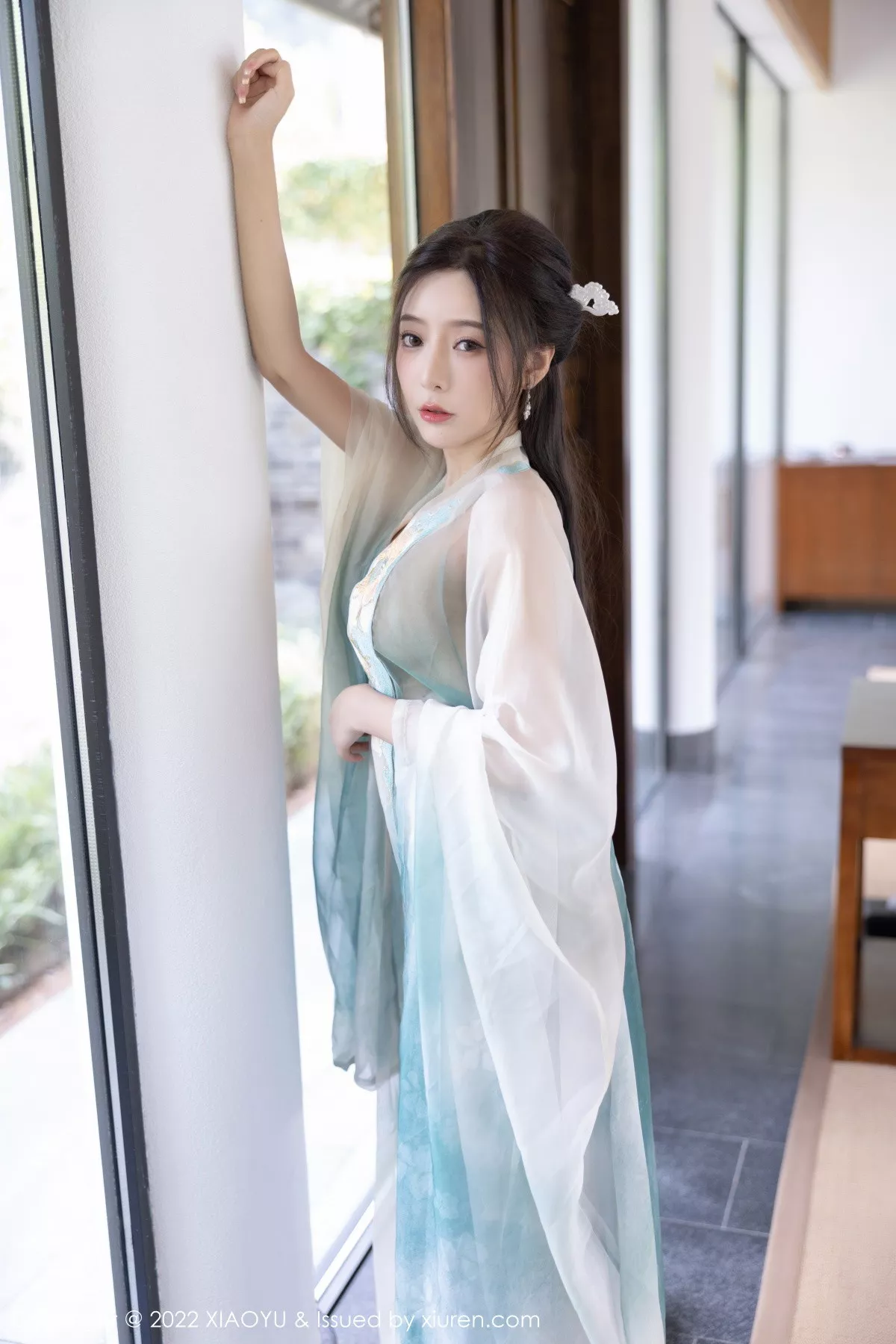 秀人集.com_[XiaoYu画语界]Vol.889_女神王馨瑶yanni杭州旅拍户外场景性感浅色古装服迷人诱惑写真92P