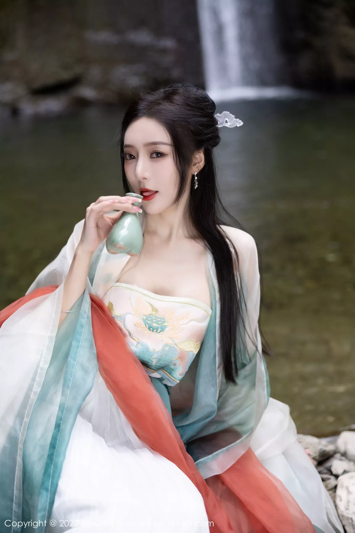 秀人集.com_[XiaoYu画语界]Vol.889_女神王馨瑶yanni杭州旅拍户外场景性感浅色古装服迷人诱惑写真92P