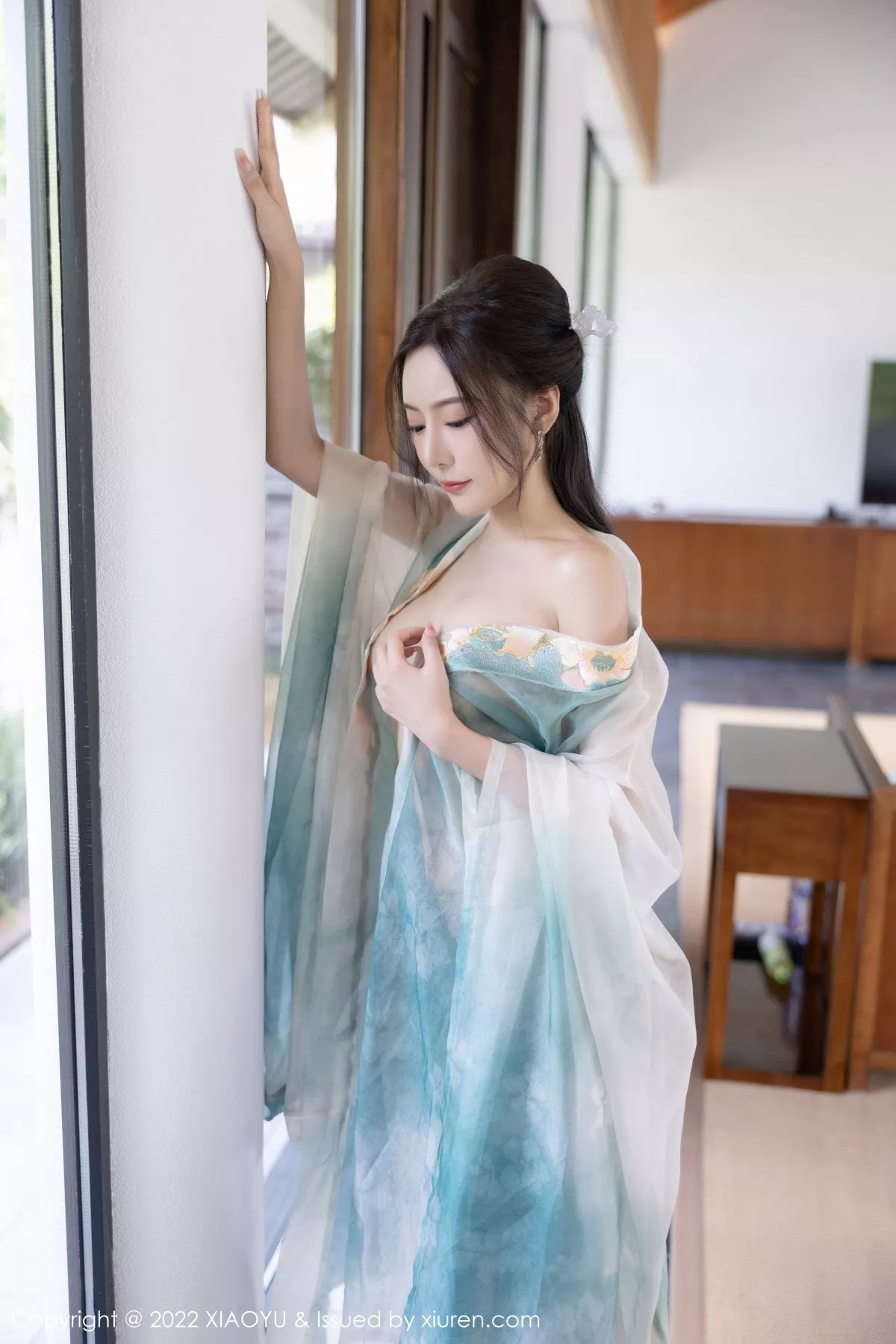 秀人集.com_[XiaoYu画语界]Vol.889_女神王馨瑶yanni杭州旅拍户外场景性感浅色古装服迷人诱惑写真92P