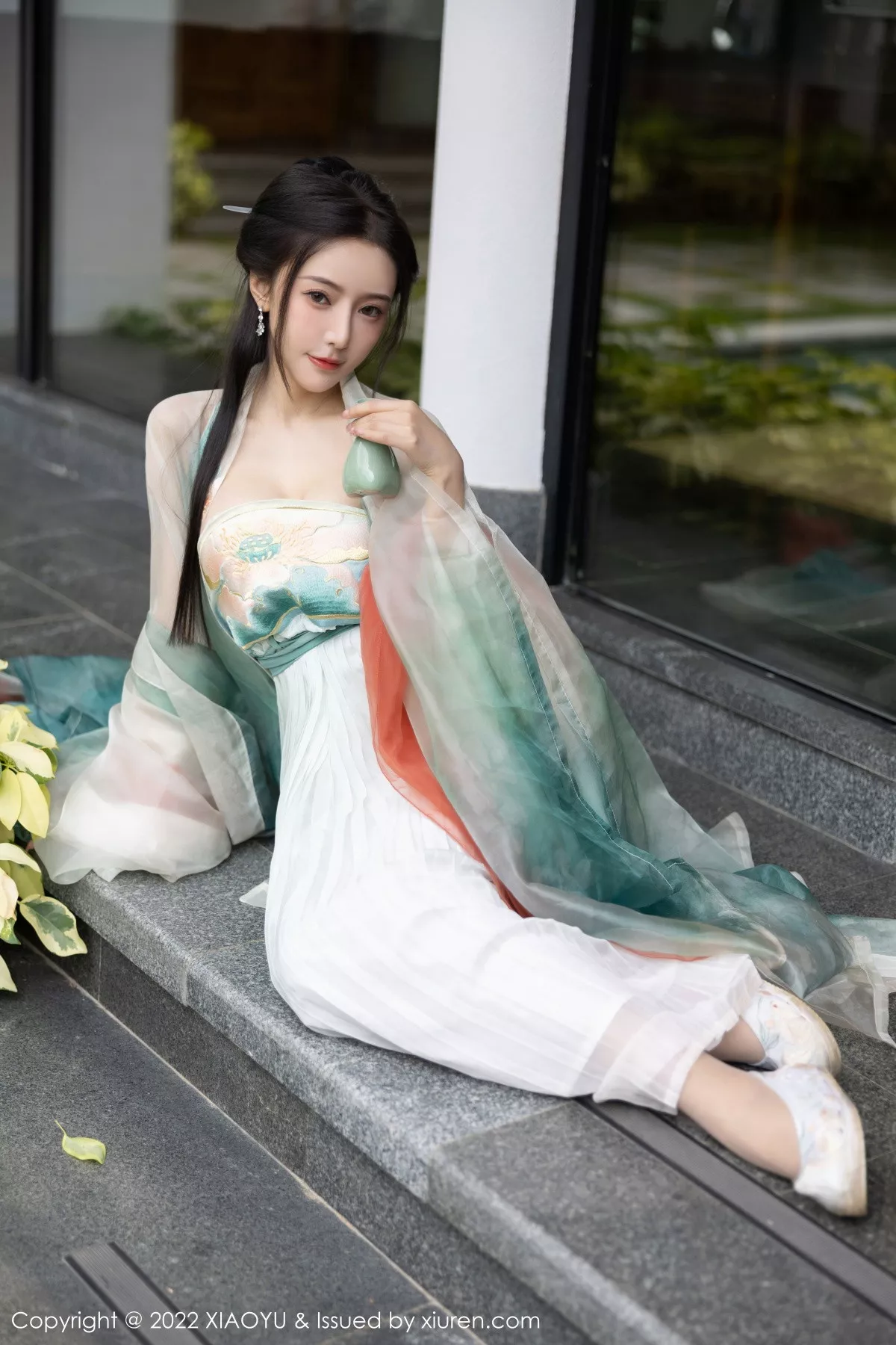 秀人集.com_[XiaoYu画语界]Vol.889_女神王馨瑶yanni杭州旅拍户外场景性感浅色古装服迷人诱惑写真92P
