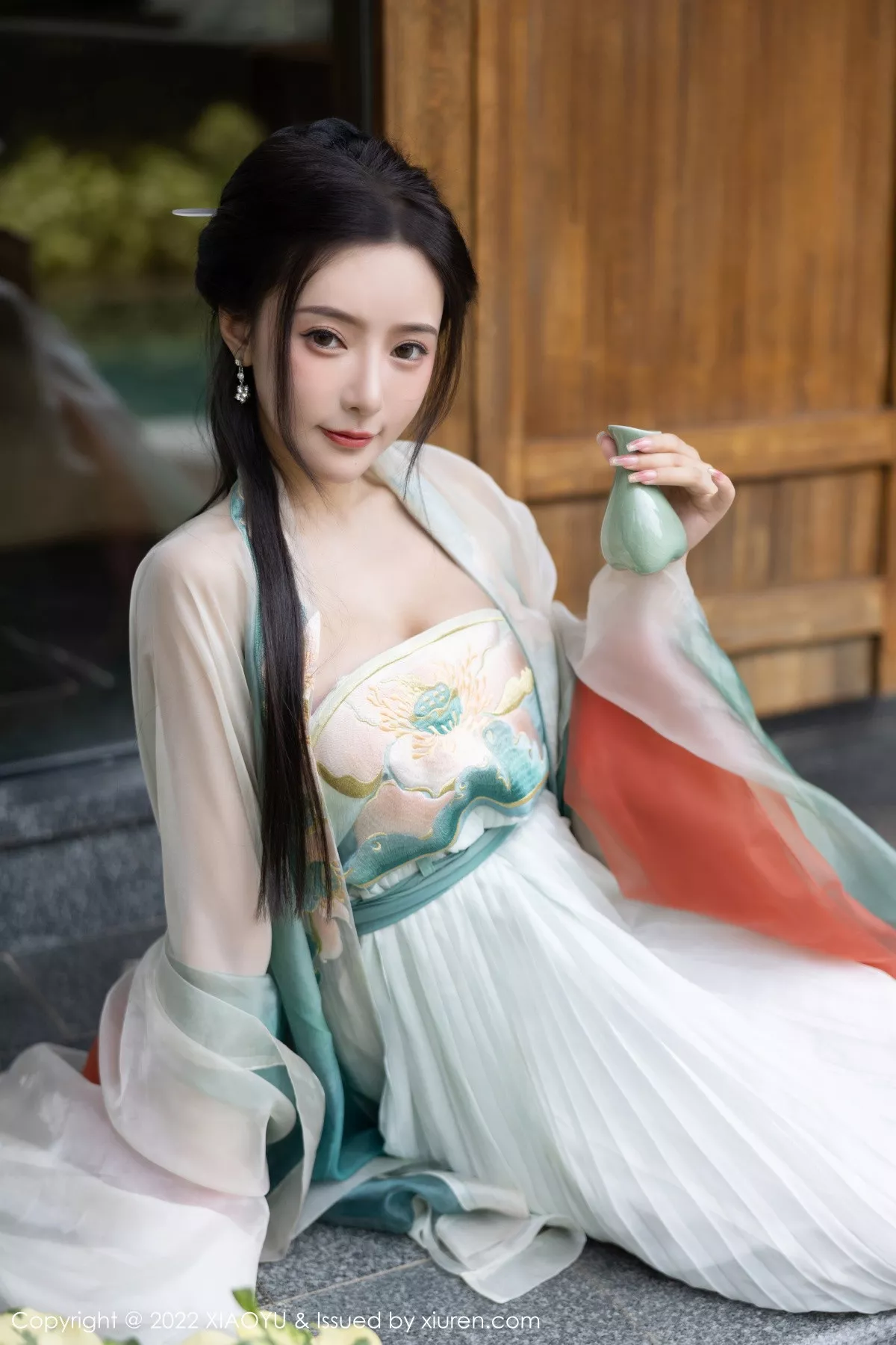 秀人集.com_[XiaoYu画语界]Vol.889_女神王馨瑶yanni杭州旅拍户外场景性感浅色古装服迷人诱惑写真92P