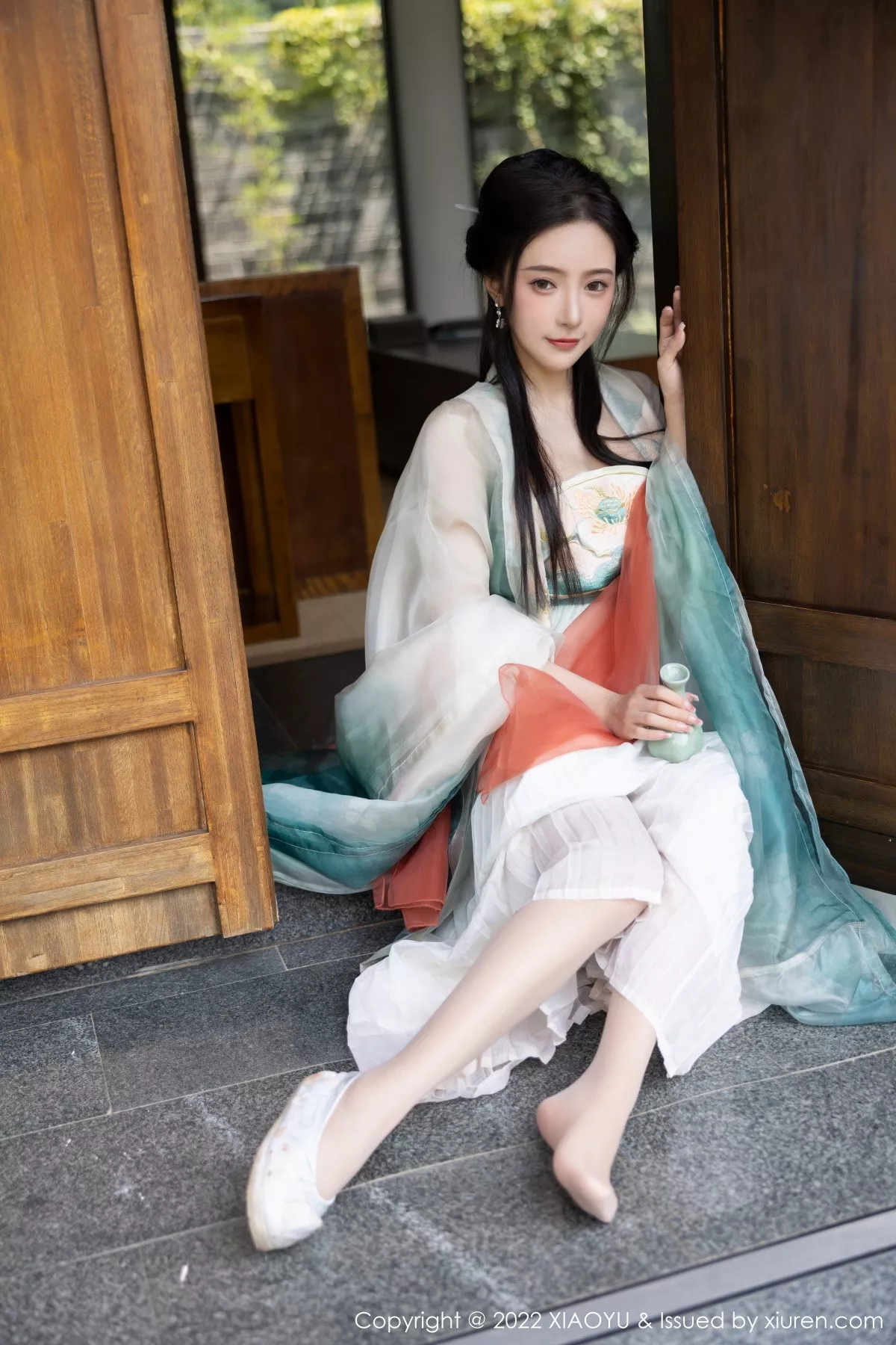 秀人集.com_[XiaoYu画语界]Vol.889_女神王馨瑶yanni杭州旅拍户外场景性感浅色古装服迷人诱惑写真92P