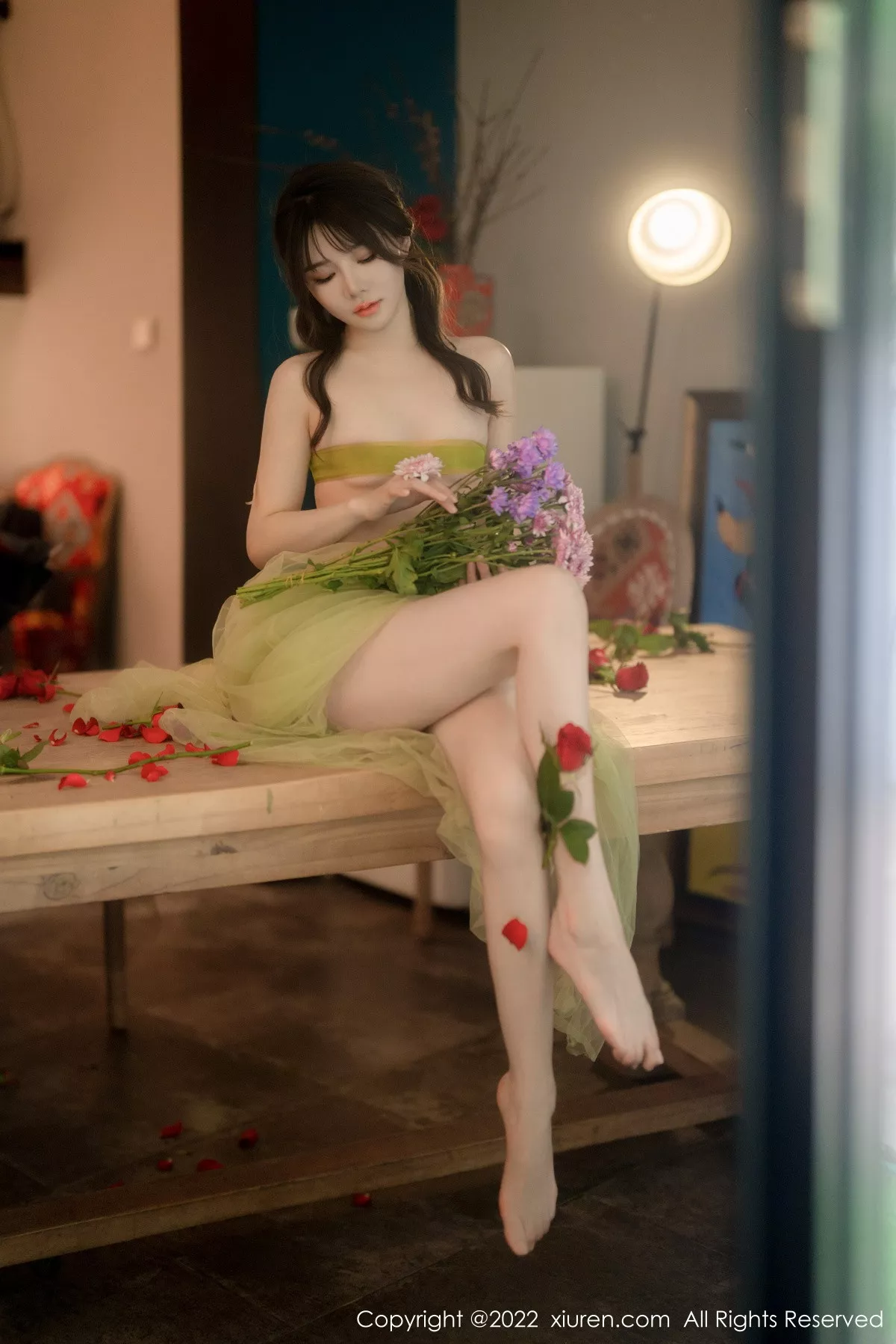 秀人集.com_[XiuRen秀人网]No.5875_模特婠婠么私房性感淡绿色连衣裙秀曼妙身姿白嫩美腿诱惑写真85P