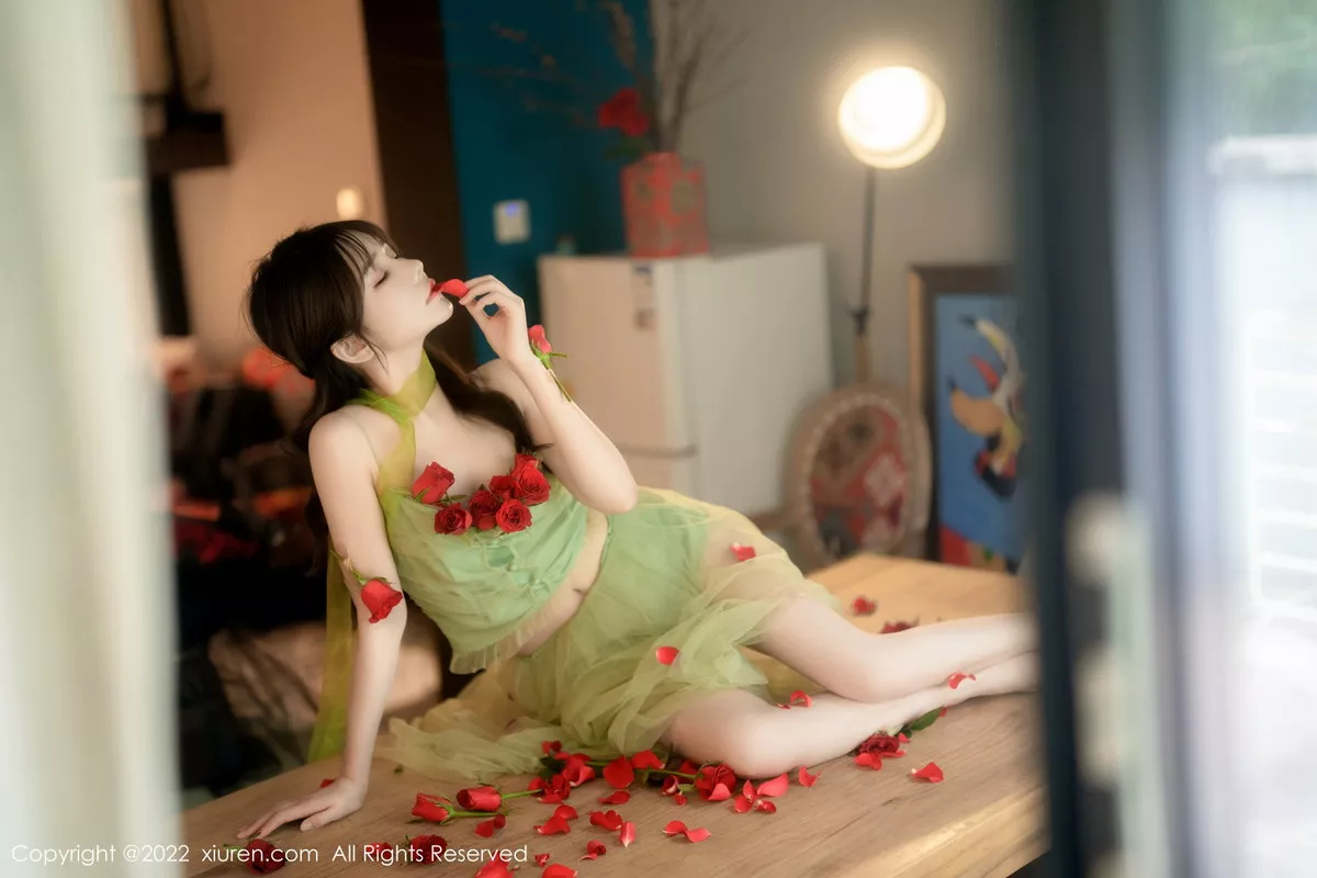秀人集.com_[XiuRen秀人网]No.5875_模特婠婠么私房性感淡绿色连衣裙秀曼妙身姿白嫩美腿诱惑写真85P