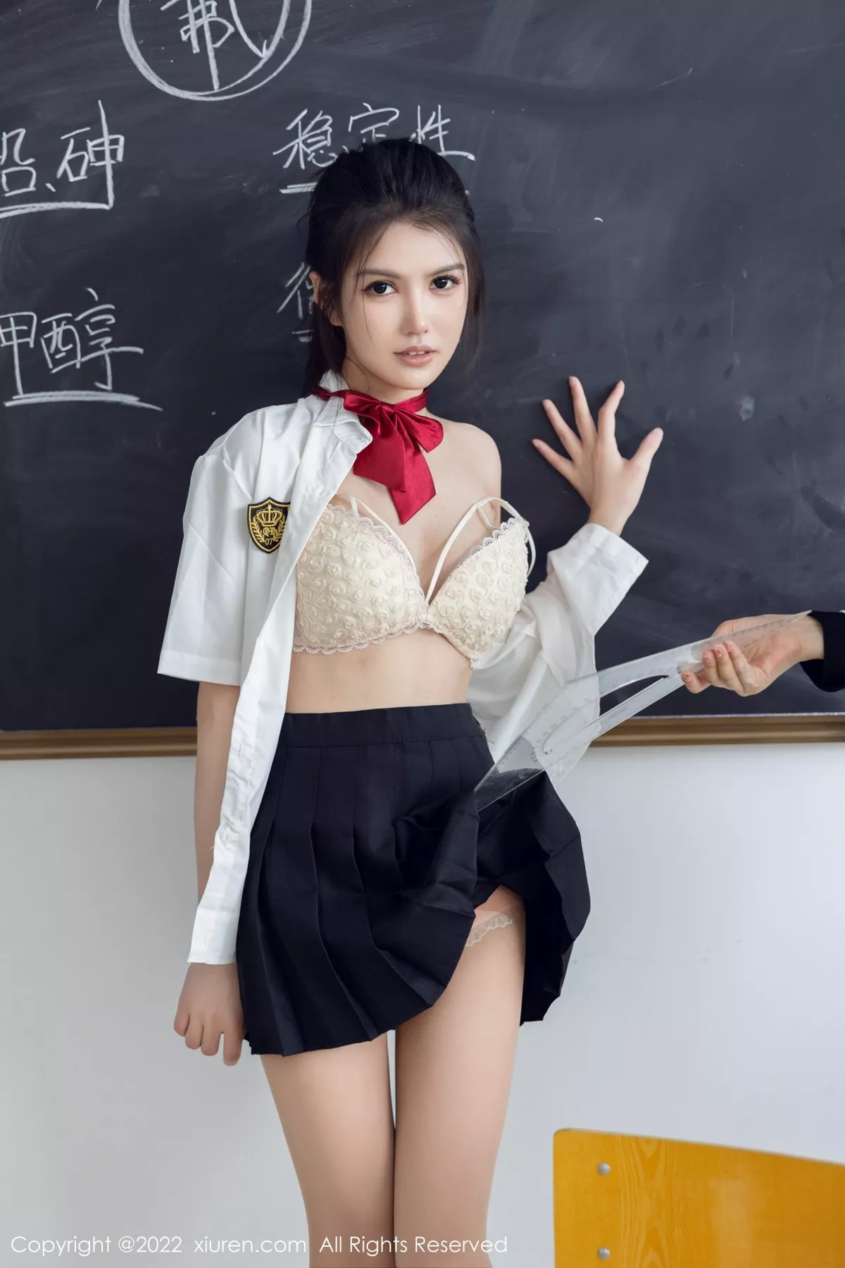 秀人集.com_[XiuRen秀人网]No.5762_模特媛媛酱belle教室场景性感白T配黑色短裙露蕾丝内衣诱惑写真71P