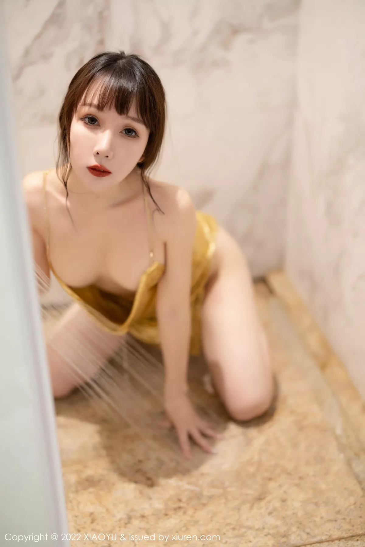 秀人集.com_[XiaoYu画语界]Vol.890_模特波巧酱泳池场景拍摄性感金色吊带短裙秀曼妙身姿诱惑写真78P