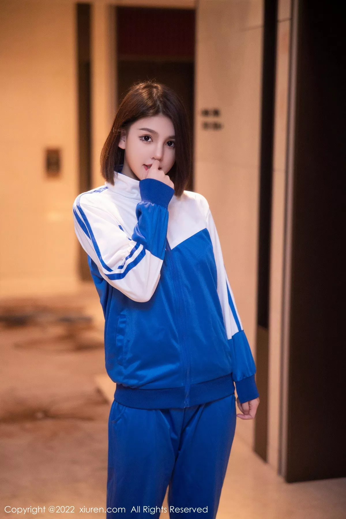 秀人集.com_[XiuRen秀人网]No.5766_模特美羊羊宾馆场景脱运动装露黑色薄纱情趣内衣迷人诱惑写真90P