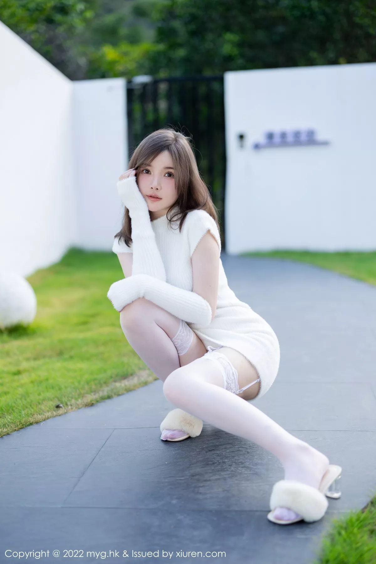 秀人集.com_[MyGirl美媛馆]Vol.644_模特糯美子脱性感白色连衣短裙露蕾丝内衣配白丝吊袜诱惑写真65P