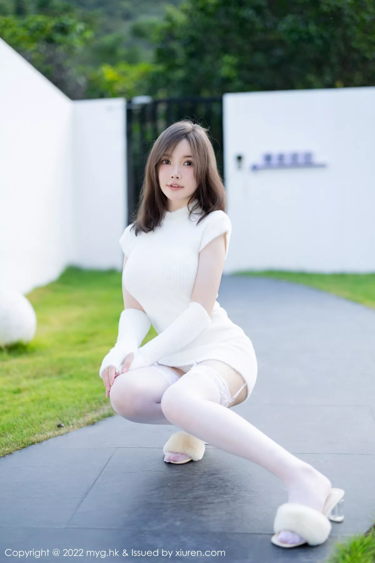 秀人集.com_[MyGirl美媛馆]Vol.644_模特糯美子脱性感白色连衣短裙露蕾丝内衣配白丝吊袜诱惑写真65P