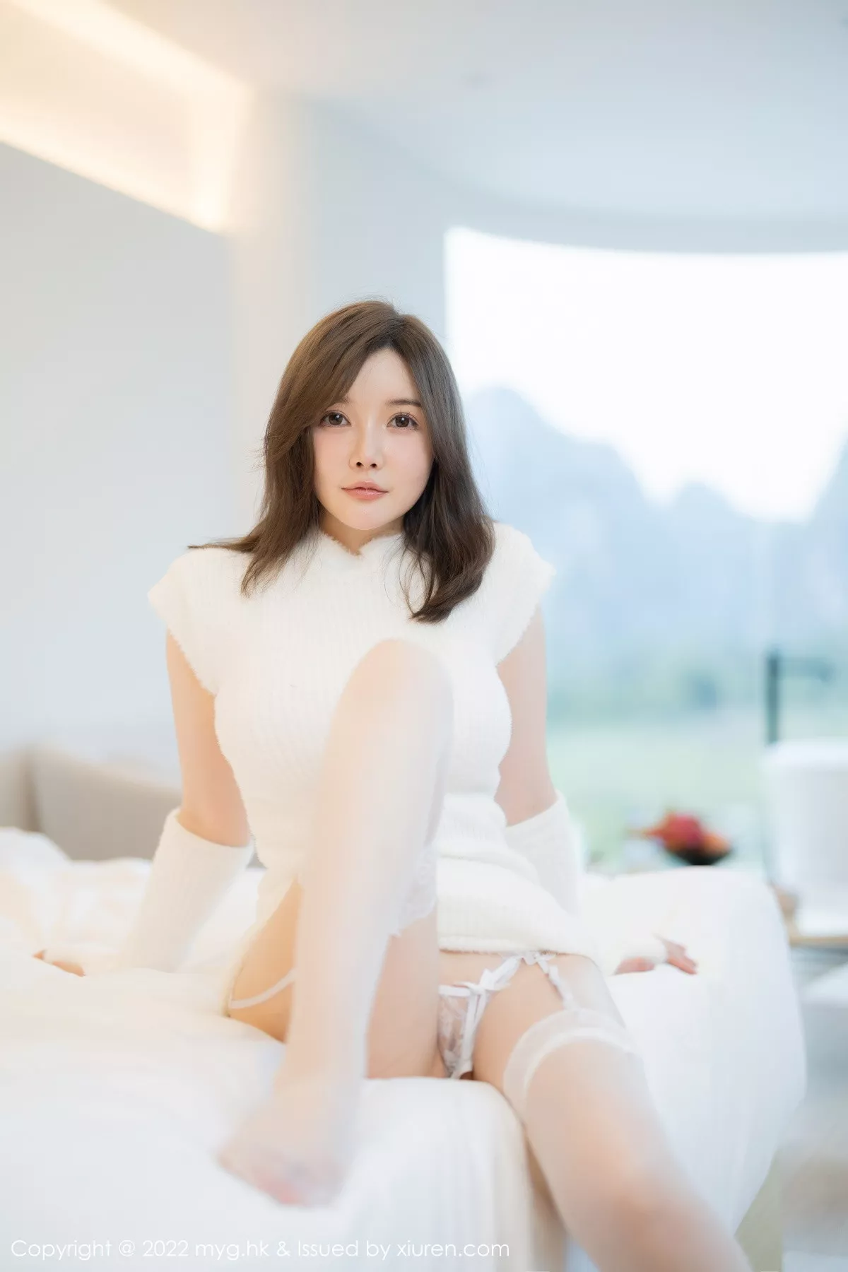 秀人集.com_[MyGirl美媛馆]Vol.644_模特糯美子脱性感白色连衣短裙露蕾丝内衣配白丝吊袜诱惑写真65P