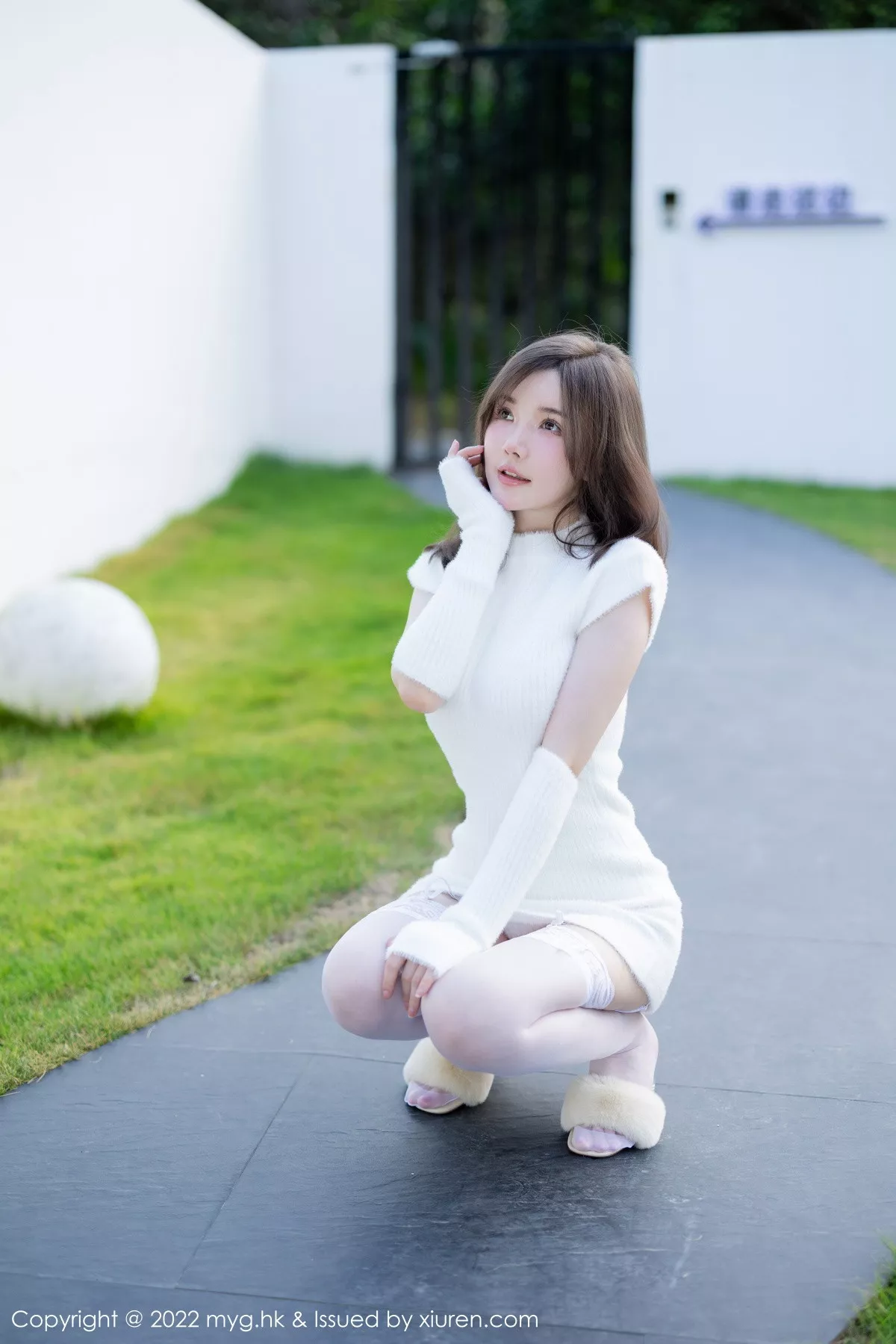 秀人集.com_[MyGirl美媛馆]Vol.644_模特糯美子脱性感白色连衣短裙露蕾丝内衣配白丝吊袜诱惑写真65P